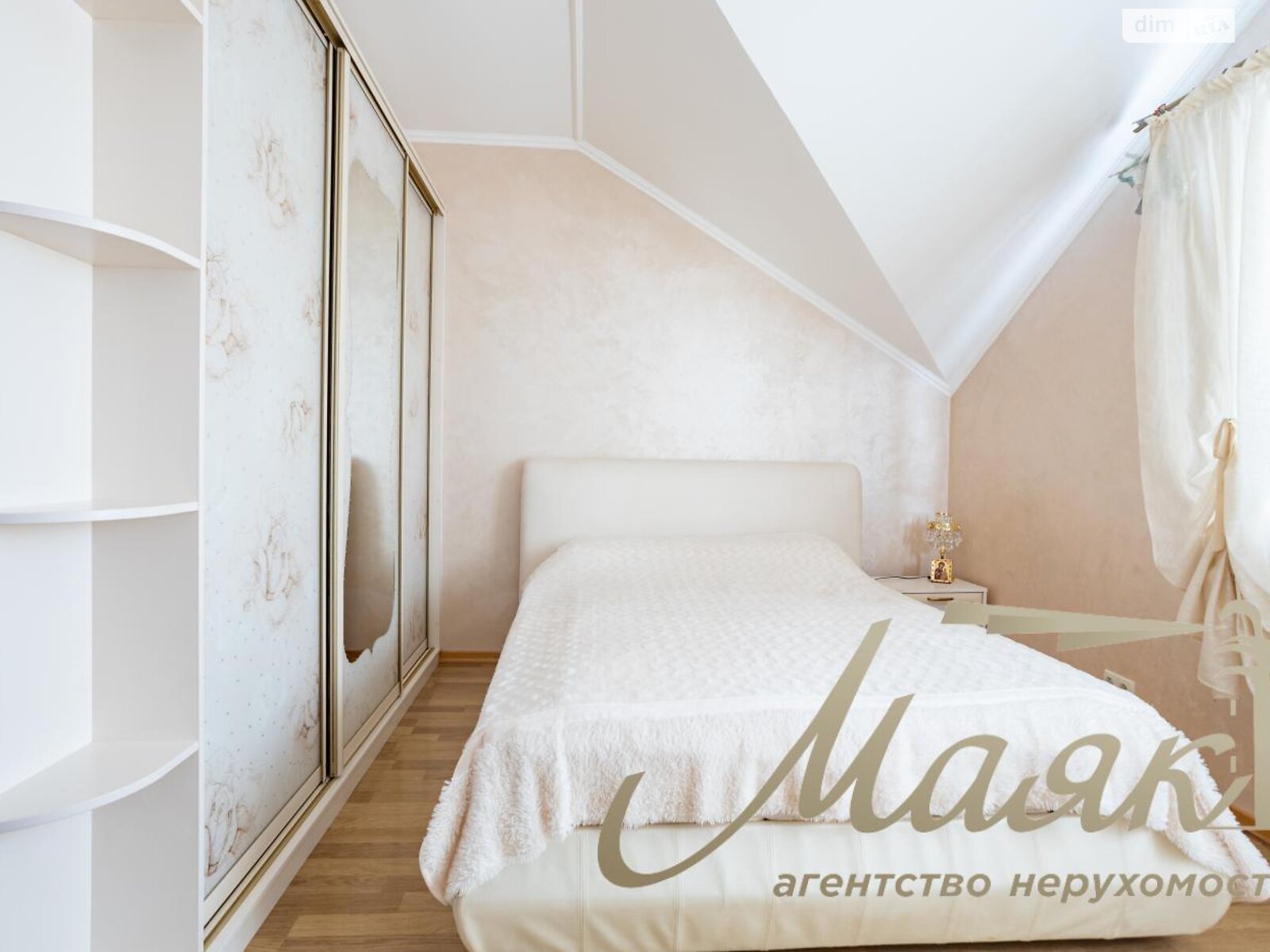 триповерховий будинок з гаражем, 250 кв. м, цегла. Продаж у Березівці фото 1 триповерховий будинок з гаражем, 250 кв. м, цегла. Продаж у Березівці фото 1