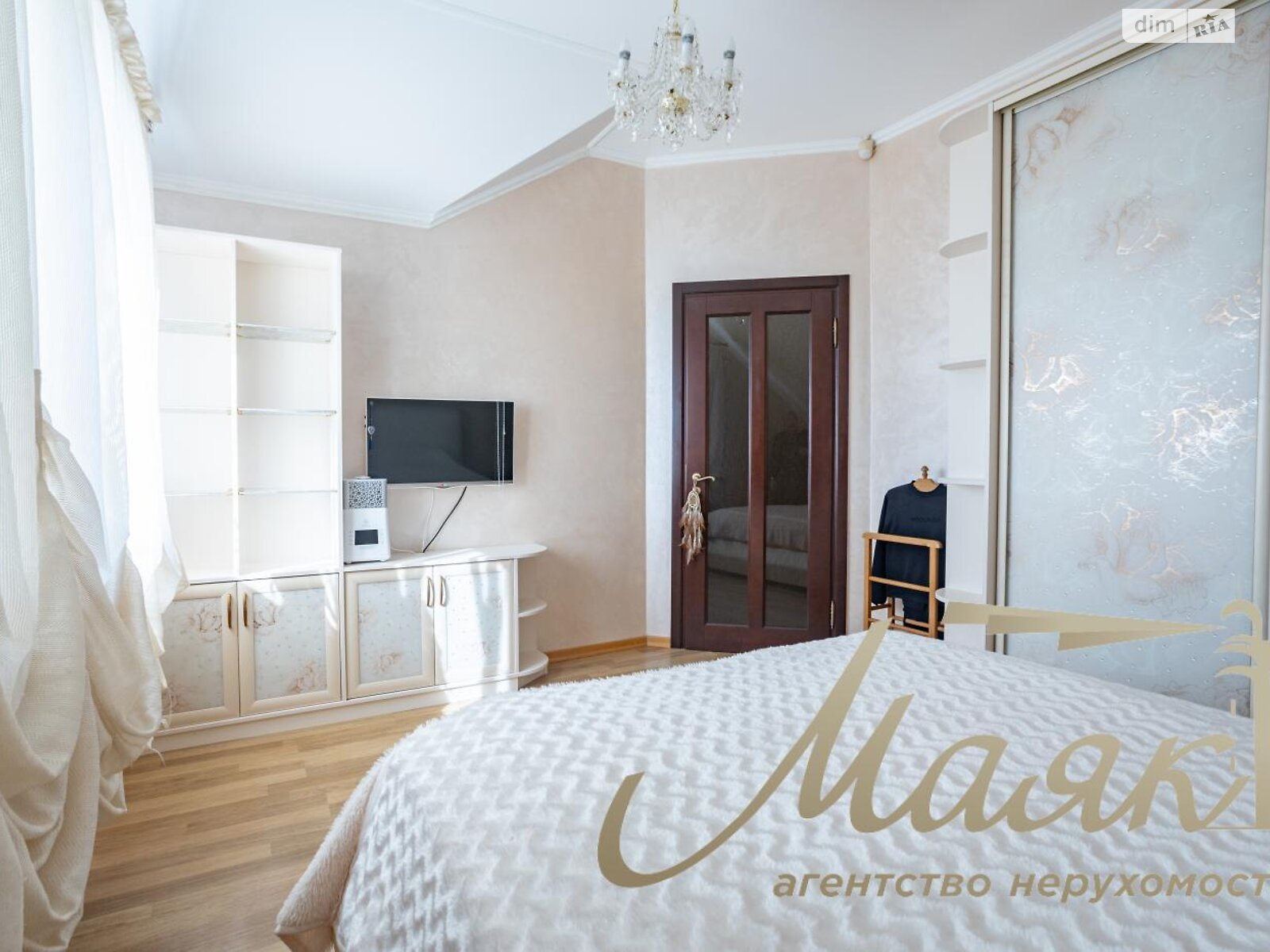 триповерховий будинок з гаражем, 250 кв. м, цегла. Продаж у Березівці фото 1 триповерховий будинок з гаражем, 250 кв. м, цегла. Продаж у Березівці фото 1