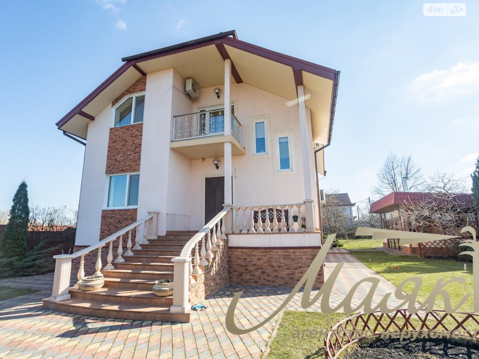 триповерховий будинок з гаражем, 250 кв. м, цегла. Продаж у Березівці фото 1 триповерховий будинок з гаражем, 250 кв. м, цегла. Продаж у Березівці фото 1