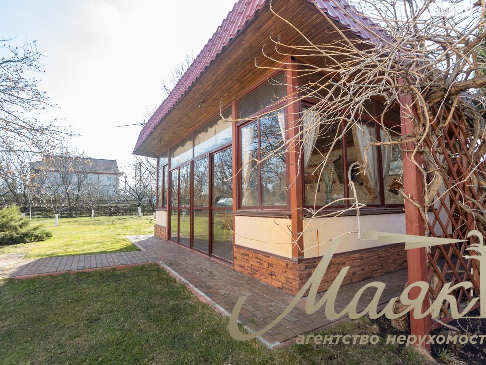 триповерховий будинок з гаражем, 250 кв. м, цегла. Продаж у Березівці фото 1 триповерховий будинок з гаражем, 250 кв. м, цегла. Продаж у Березівці фото 1