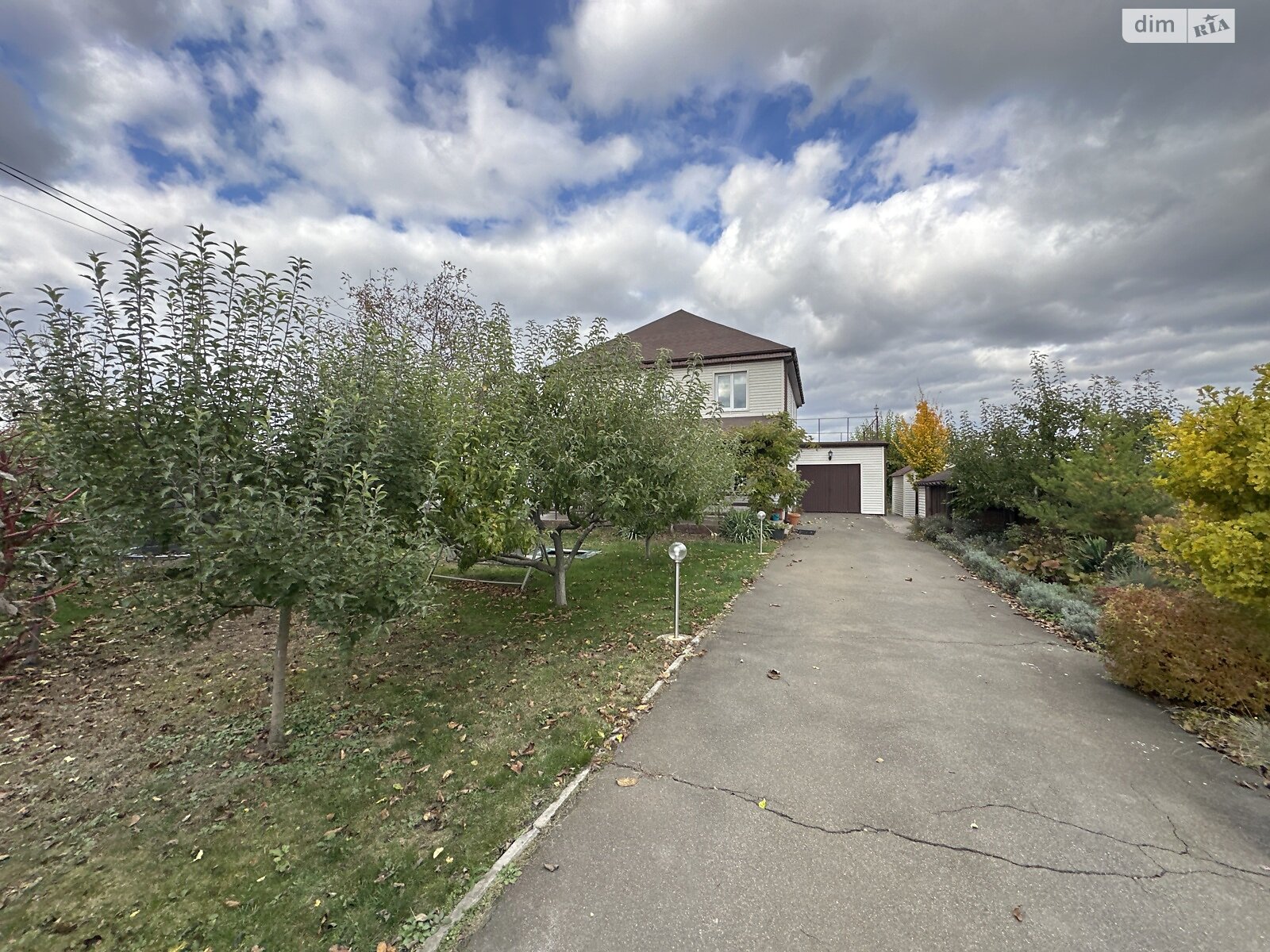 двухэтажный дом с гаражом, 187 кв. м, кирпич. Продажа в Берёзовке фото 1