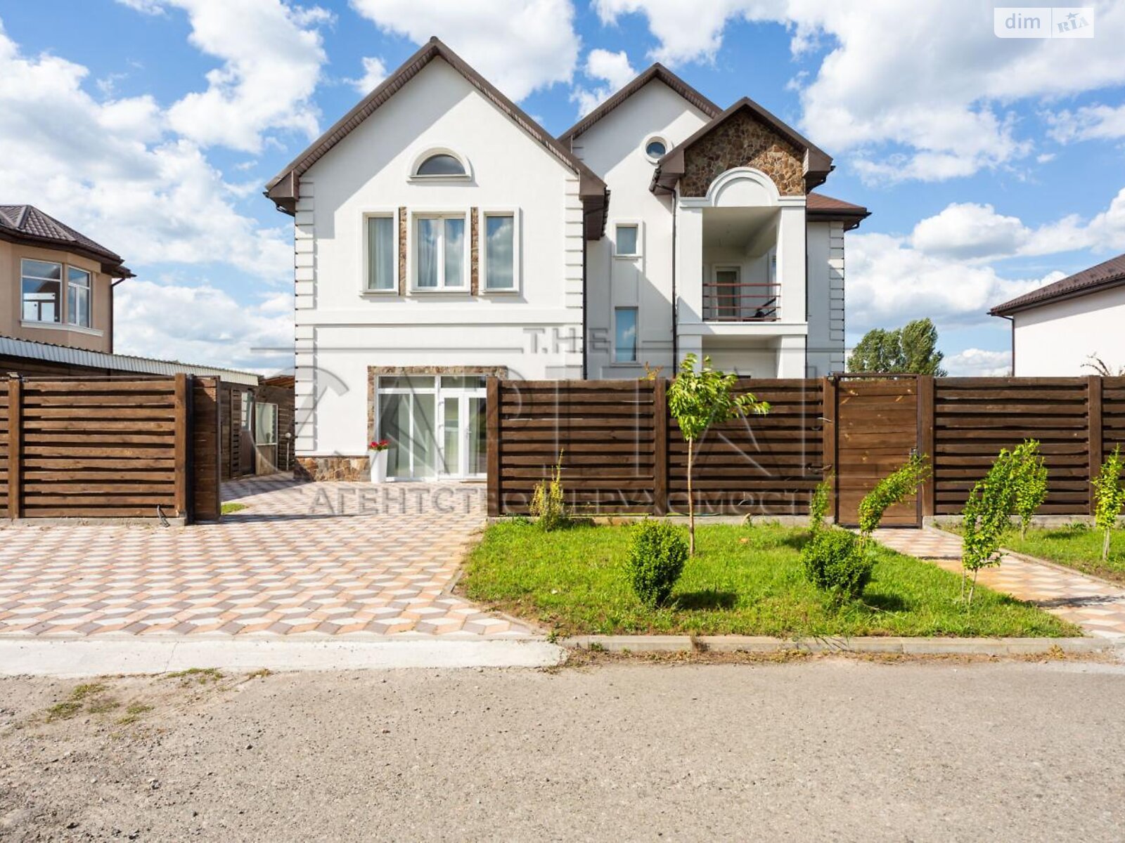 триповерховий будинок з балконом, 431.9 кв. м, цегла. Продаж у Березівці фото 1