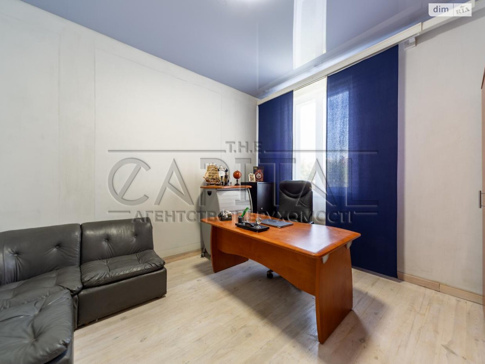 триповерховий будинок з балконом, 431.9 кв. м, цегла. Продаж у Березівці фото 1