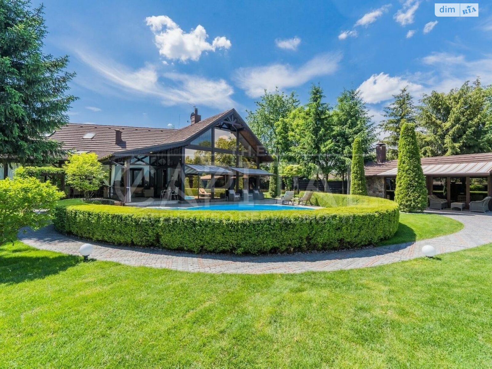 двухэтажный дом с гаражом, 450 кв. м, кирпич. Продажа в Берёзовке фото 1 двухэтажный дом с гаражом, 450 кв. м, кирпич. Продажа в Берёзовке фото 1