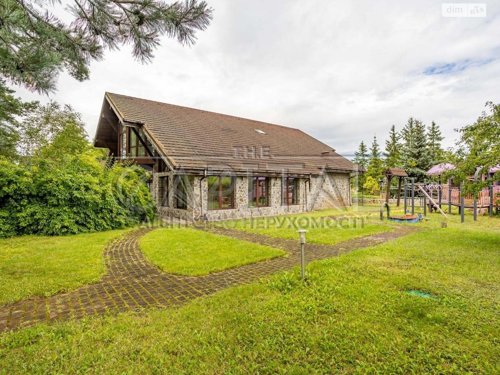 двоповерховий будинок, 763.8 кв. м, цегла. Продаж у Березівці фото 1 двоповерховий будинок, 763.8 кв. м, цегла. Продаж у Березівці фото 1