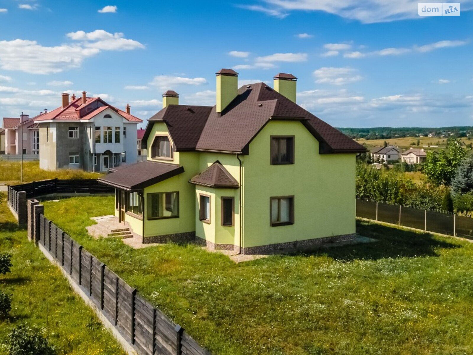 двухэтажный дом с ремонтом, 170 кв. м, кирпич. Продажа в Берёзовке фото 1