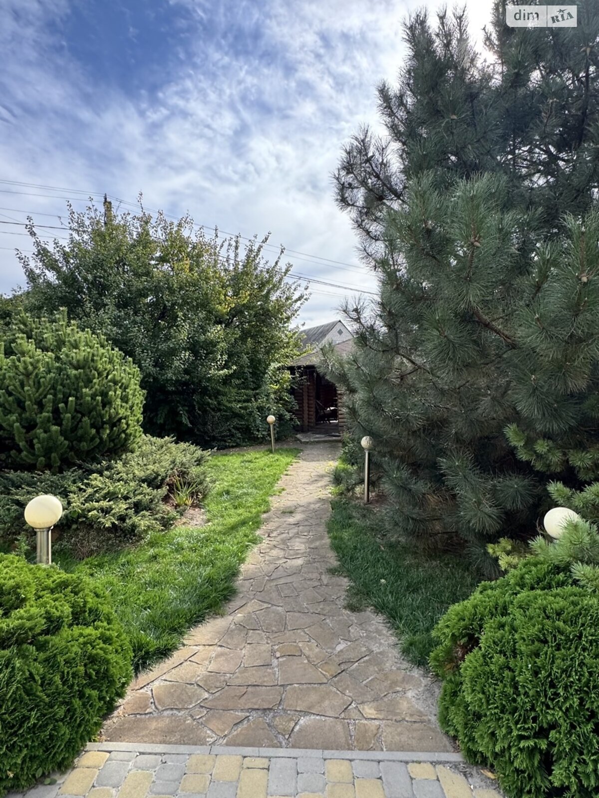 триповерховий будинок з опаленням, 295.5 кв. м, цегла. Продаж у Безлюдівці фото 1 триповерховий будинок з опаленням, 295.5 кв. м, цегла. Продаж у Безлюдівці фото 1