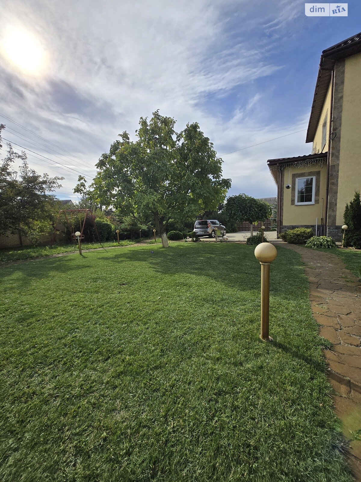 триповерховий будинок з опаленням, 295.5 кв. м, цегла. Продаж у Безлюдівці фото 1 триповерховий будинок з опаленням, 295.5 кв. м, цегла. Продаж у Безлюдівці фото 1