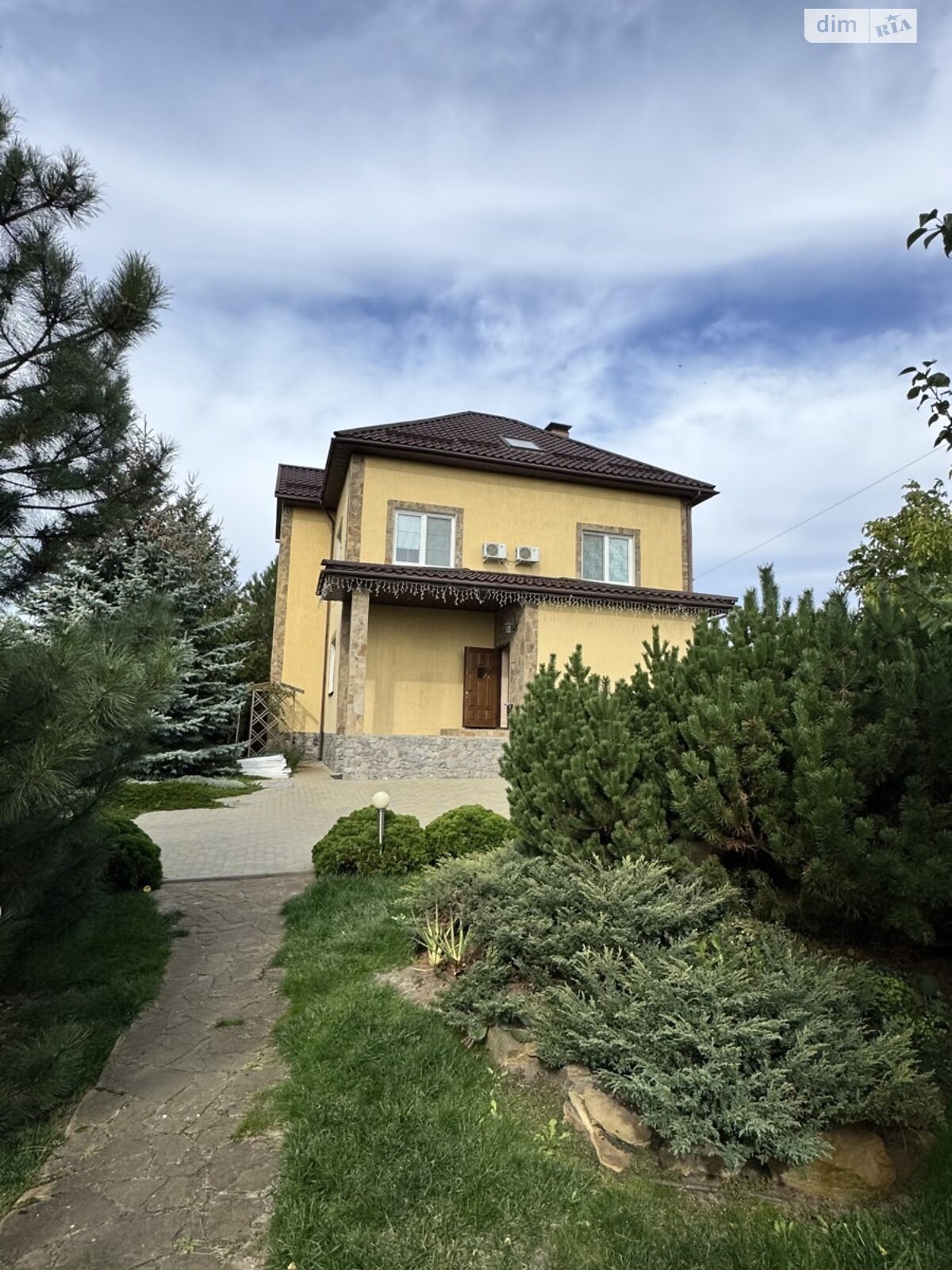 триповерховий будинок з опаленням, 295.5 кв. м, цегла. Продаж у Безлюдівці фото 1 триповерховий будинок з опаленням, 295.5 кв. м, цегла. Продаж у Безлюдівці фото 1