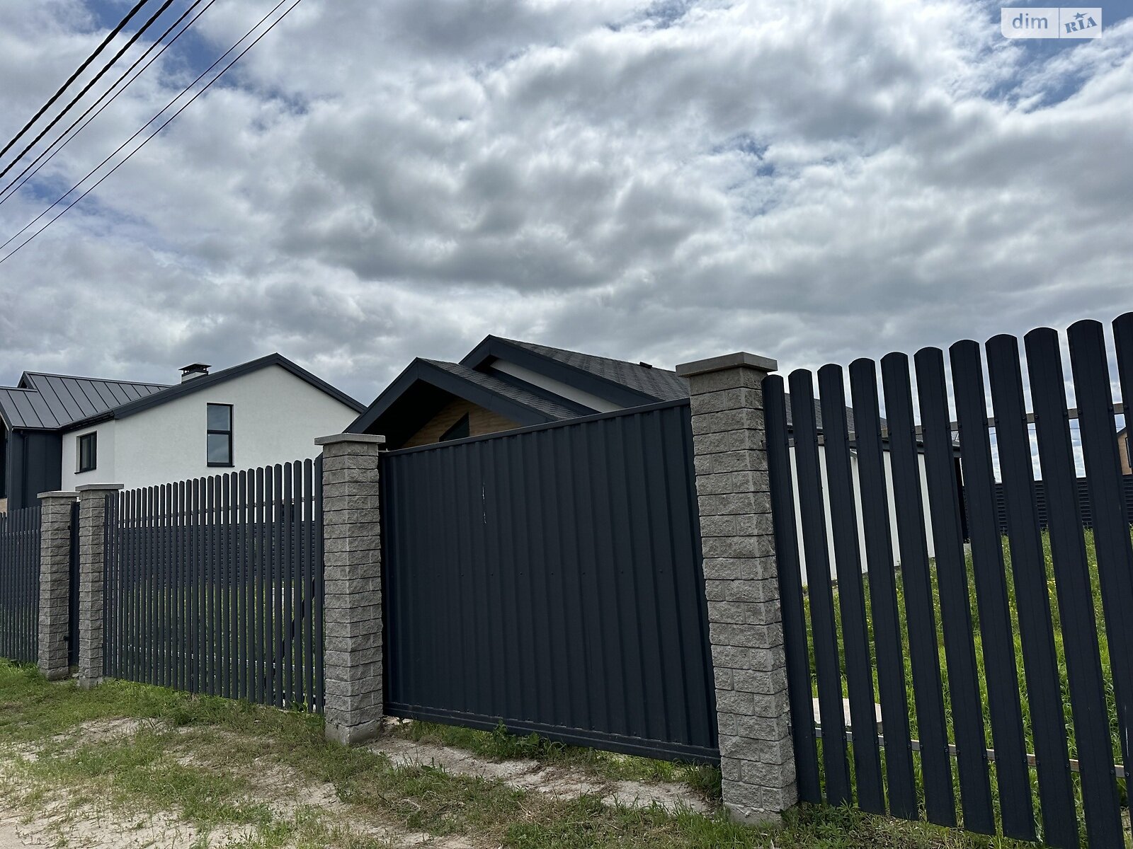 одноэтажный дом с отоплением, 106 кв. м, кирпич. Продажа в Безугловке фото 1 одноэтажный дом с отоплением, 106 кв. м, кирпич. Продажа в Безугловке фото 1