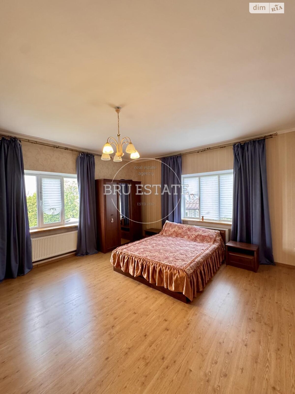 двухэтажный дом с гаражом, 216.7 кв. м, кирпич. Продажа в Безугловке фото 1