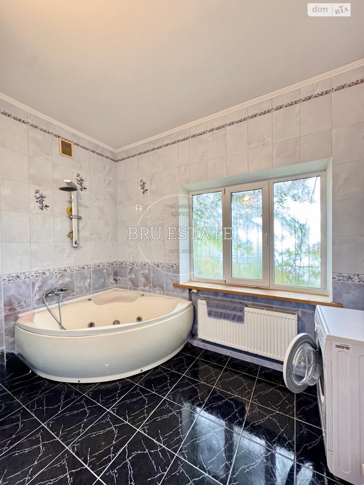 двухэтажный дом с гаражом, 216.7 кв. м, кирпич. Продажа в Безугловке фото 1