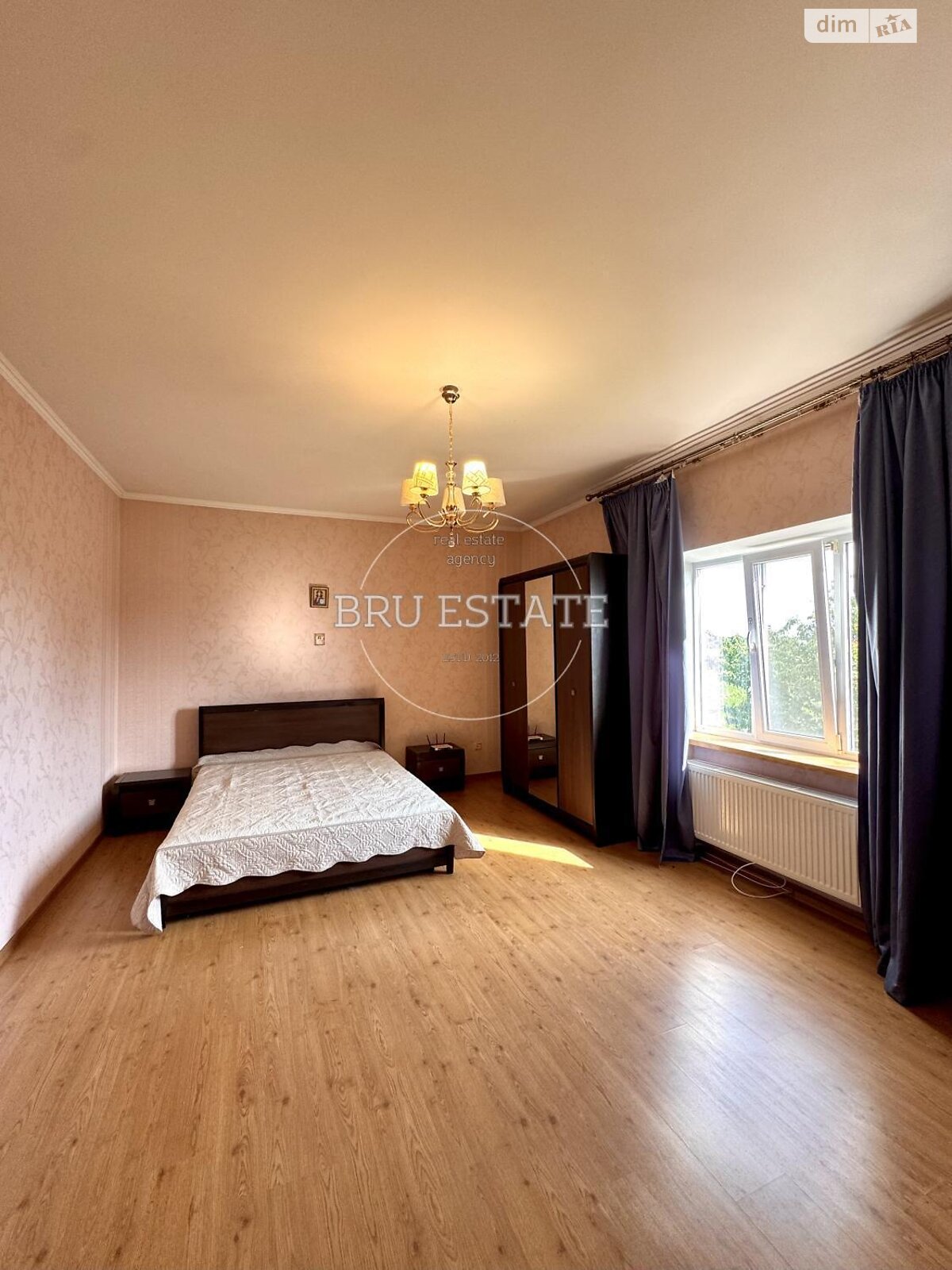 двухэтажный дом с гаражом, 216.7 кв. м, кирпич. Продажа в Безугловке фото 1