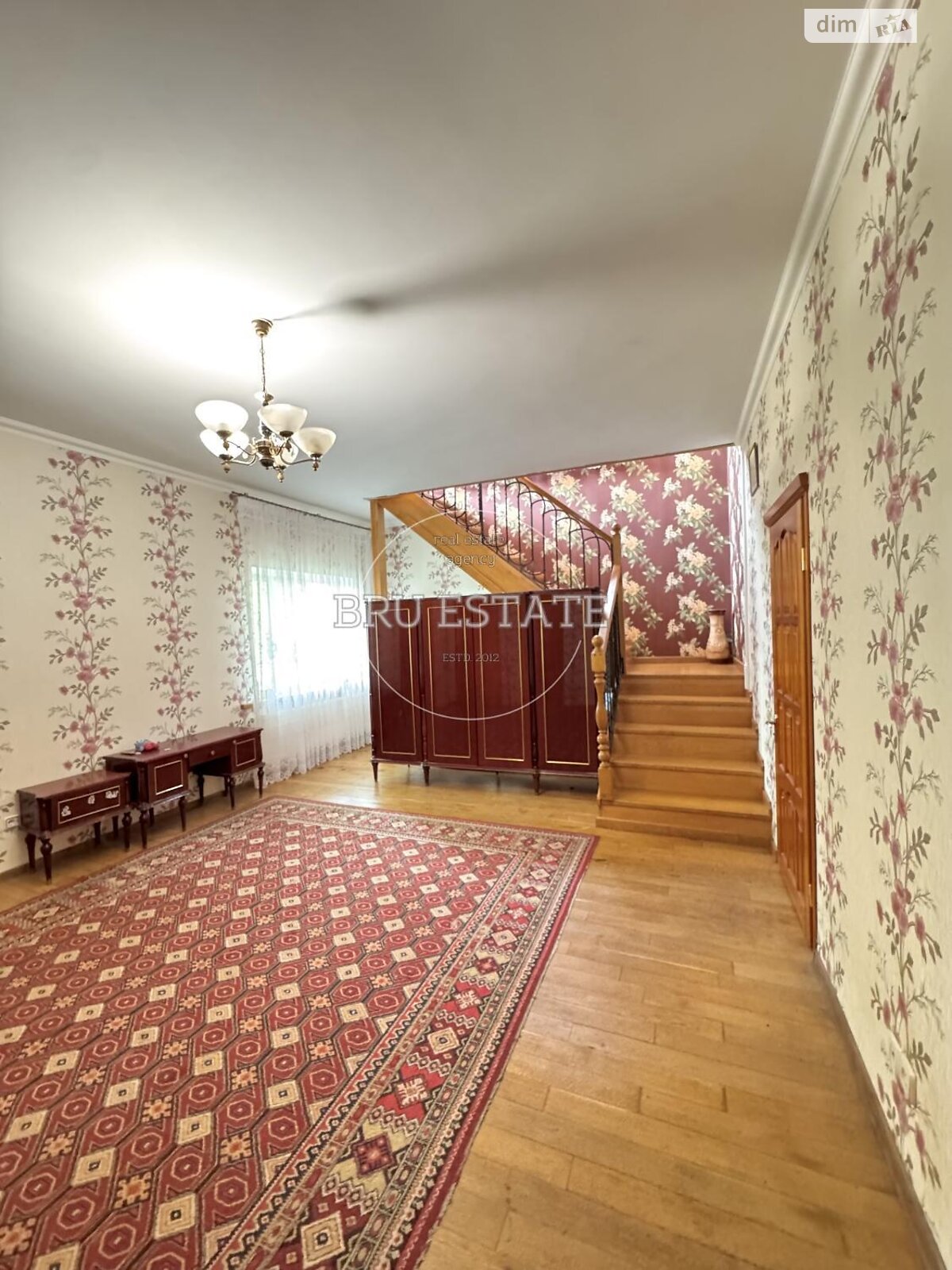 двухэтажный дом с гаражом, 216.7 кв. м, кирпич. Продажа в Безугловке фото 1