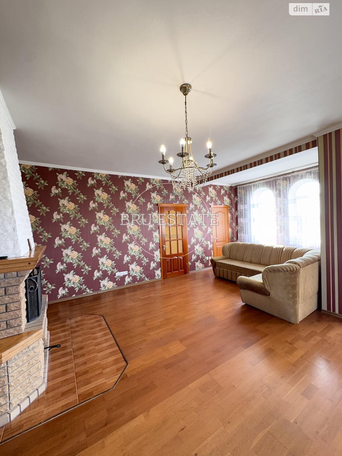 двухэтажный дом с гаражом, 216.7 кв. м, кирпич. Продажа в Безугловке фото 1