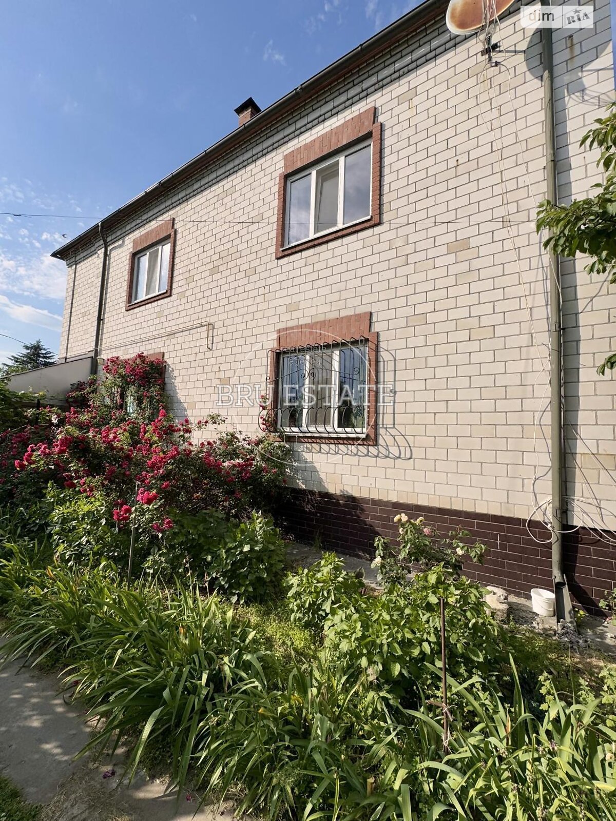 двухэтажный дом с гаражом, 216.7 кв. м, кирпич. Продажа в Безугловке фото 1