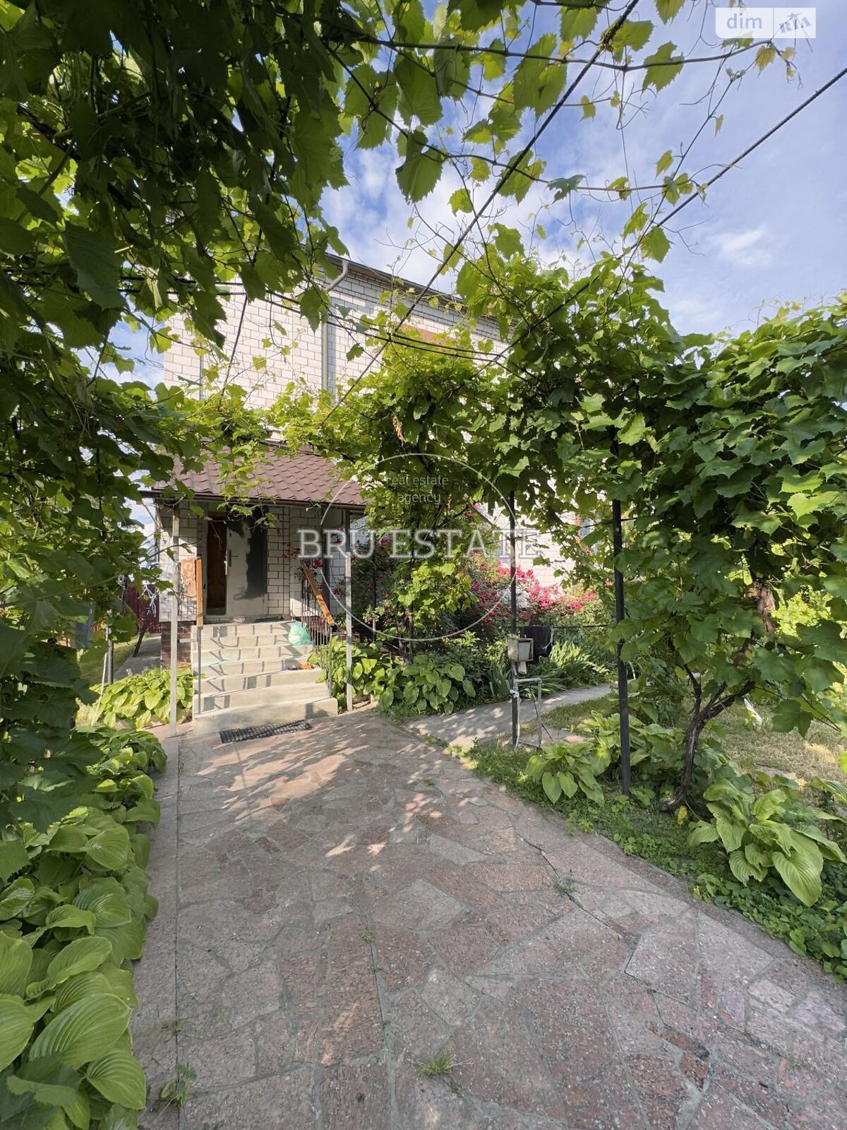 двухэтажный дом с гаражом, 216.7 кв. м, кирпич. Продажа в Безугловке фото 1