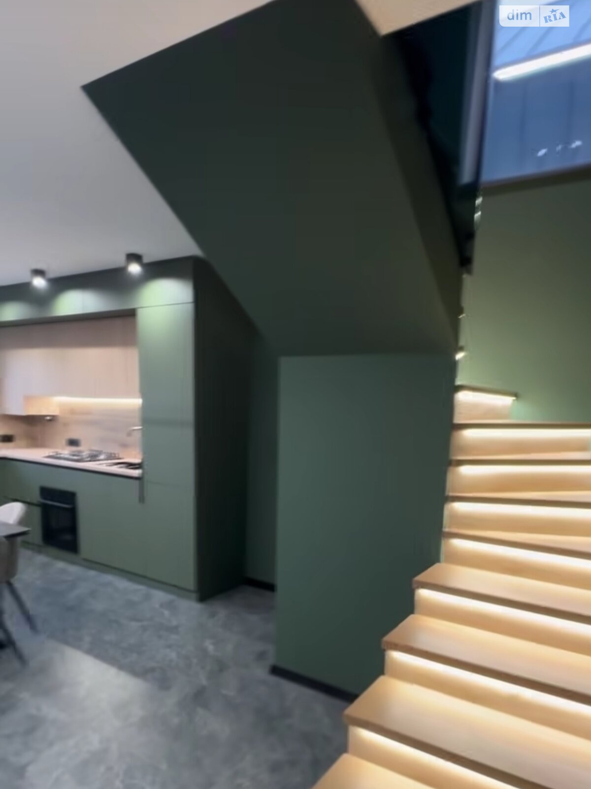 двухэтажный дом с отоплением, 120 кв. м, кирпич. Продажа в Биле фото 1