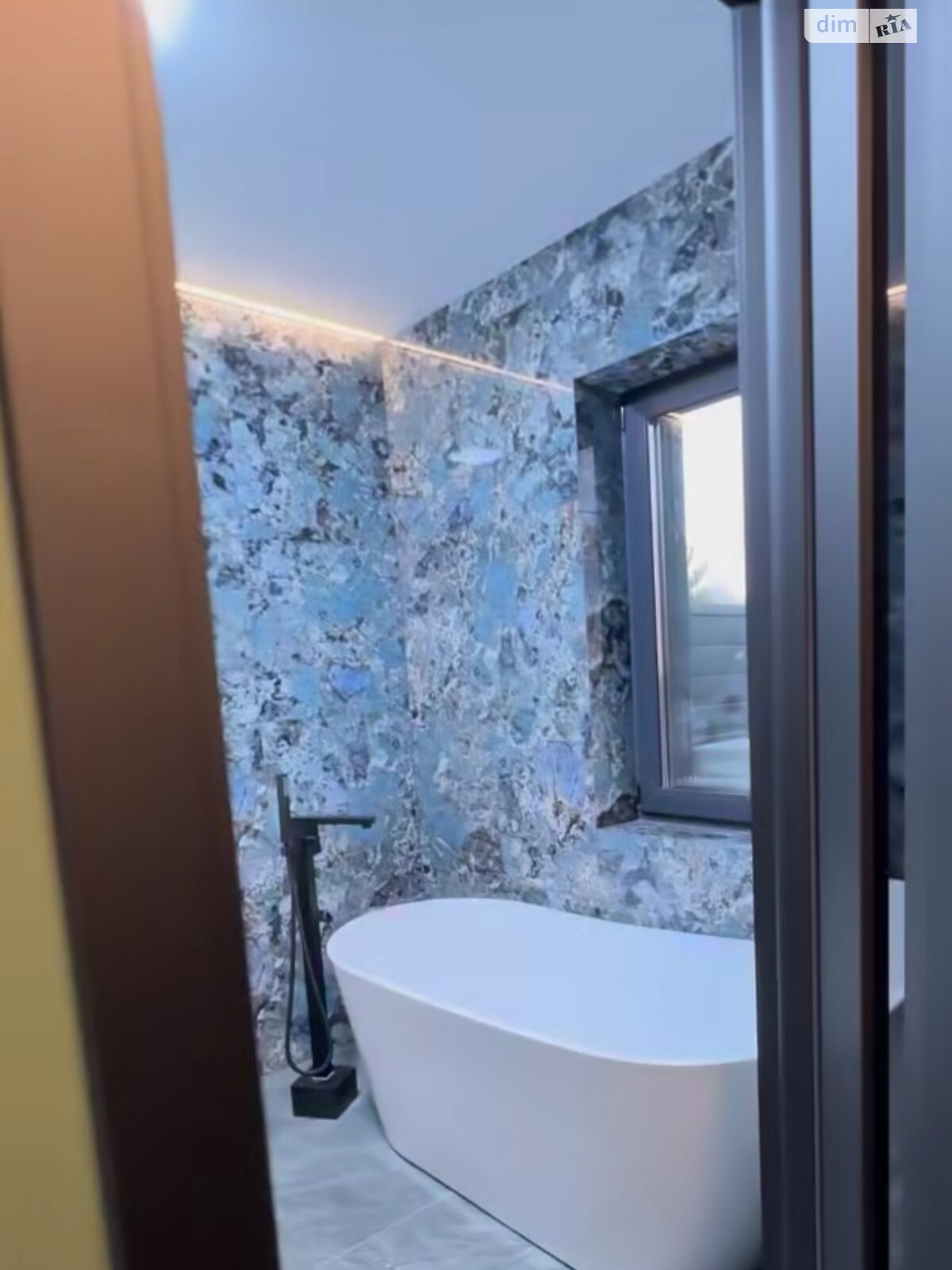 двухэтажный дом с отоплением, 120 кв. м, кирпич. Продажа в Биле фото 1