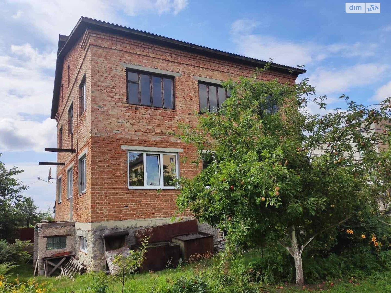 двухэтажный дом, 290 кв. м, кирпич. Продажа в Биле фото 1 двухэтажный дом, 290 кв. м, кирпич. Продажа в Биле фото 1