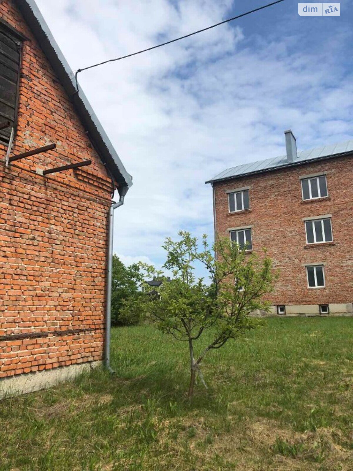 трехэтажный дом, 476 кв. м, кирпич. Продажа в Биле фото 1