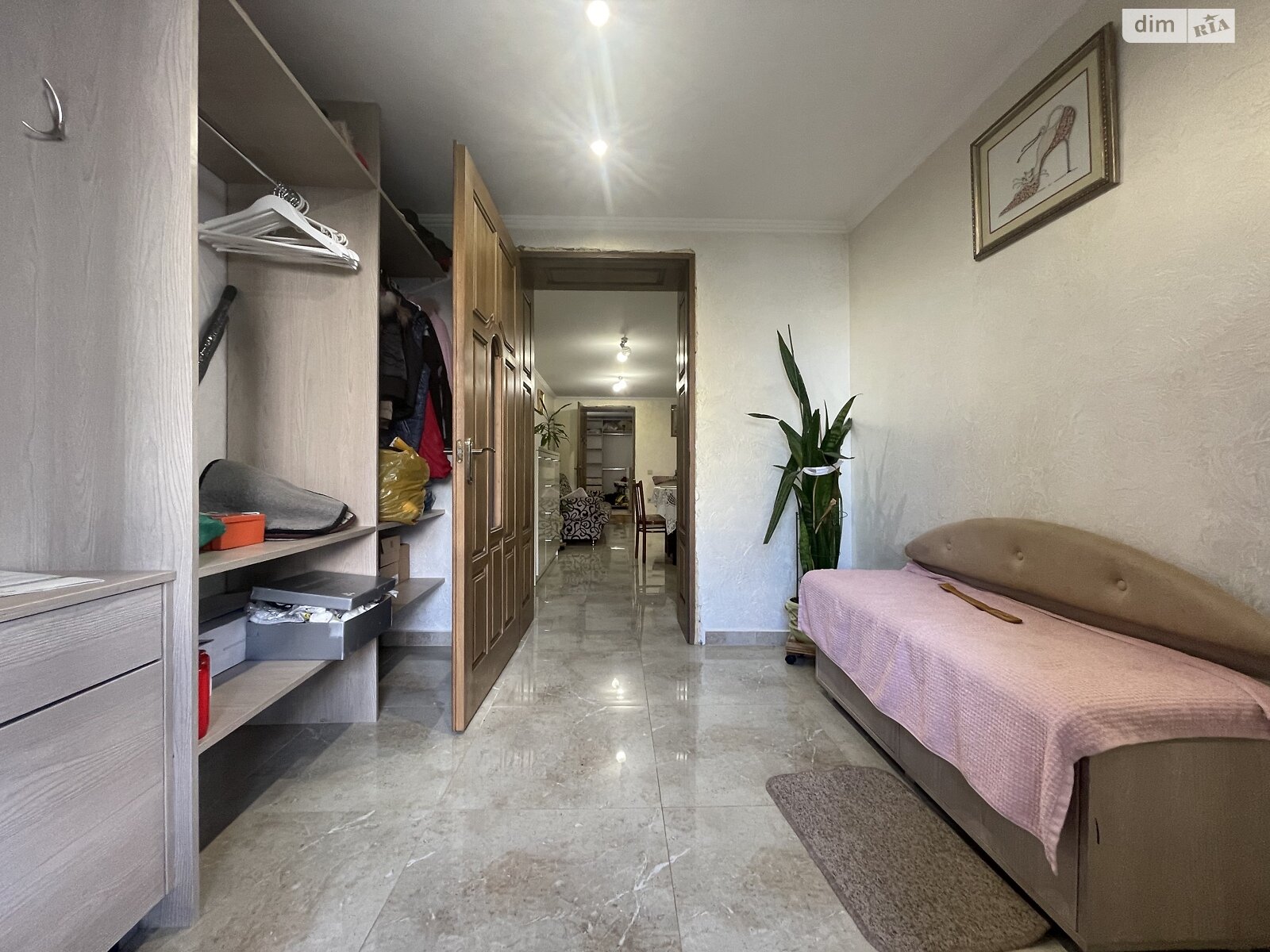 двухэтажный дом с гаражом, 199 кв. м, кирпич. Продажа в Биле фото 1