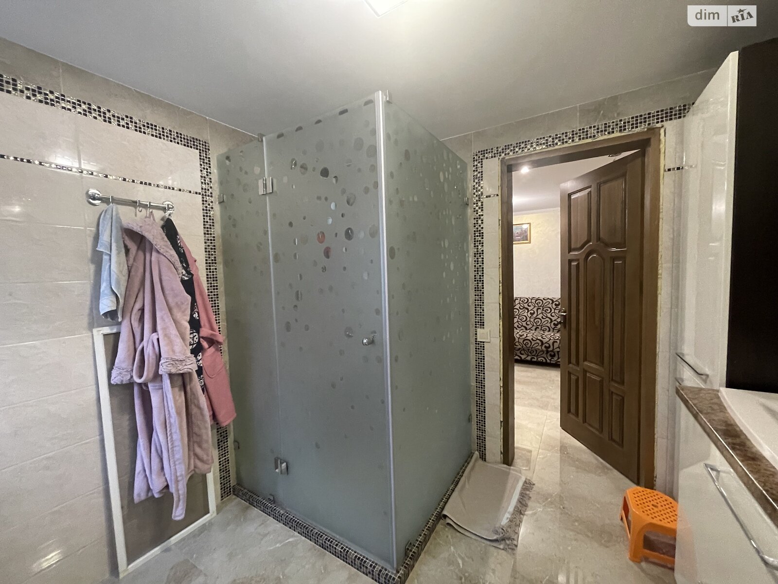 двухэтажный дом с гаражом, 199 кв. м, кирпич. Продажа в Биле фото 1