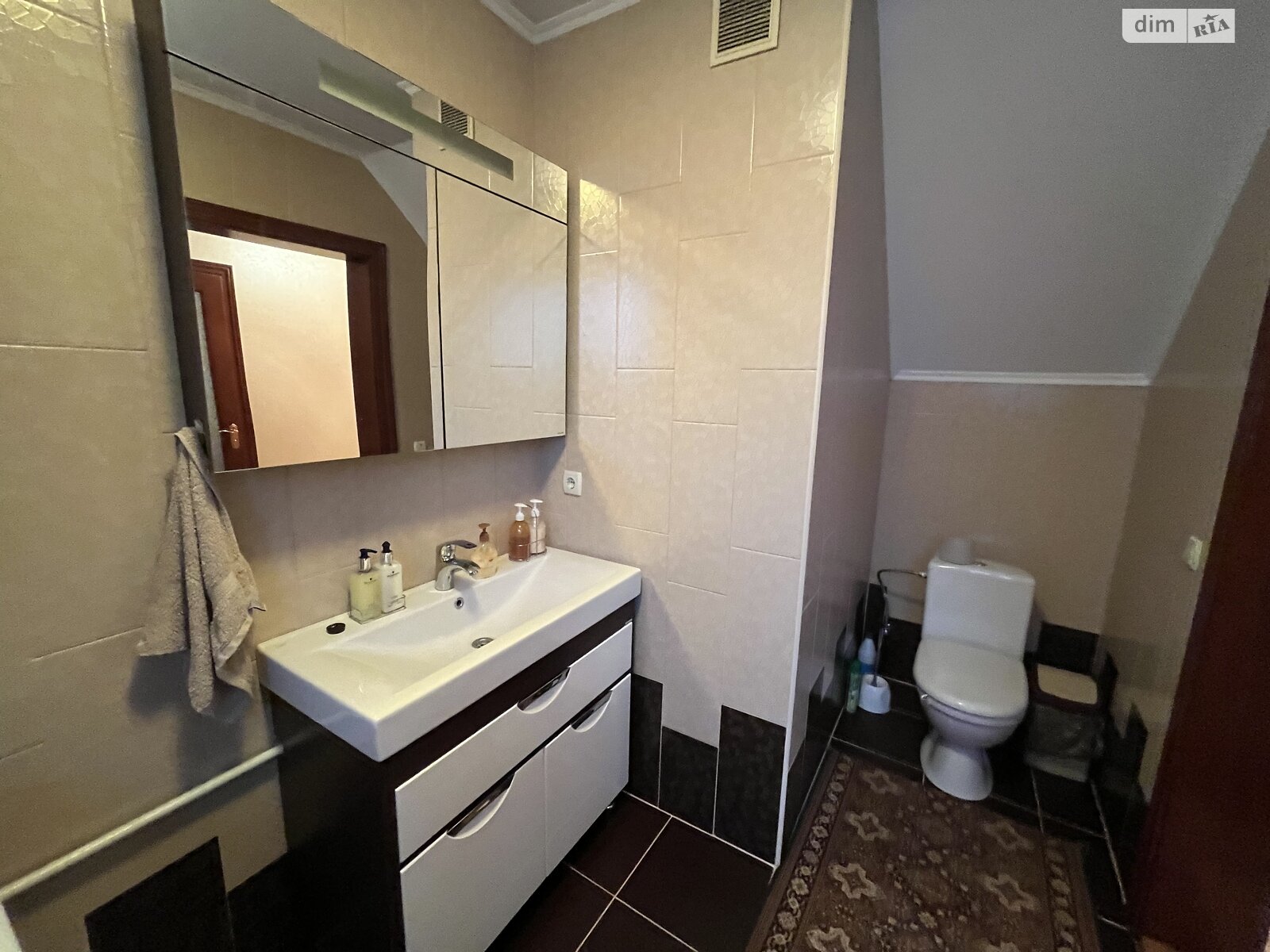 двоповерховий будинок з ремонтом, 207 кв. м, цегла. Продаж у Біліій фото 1 двоповерховий будинок з ремонтом, 207 кв. м, цегла. Продаж у Біліій фото 1