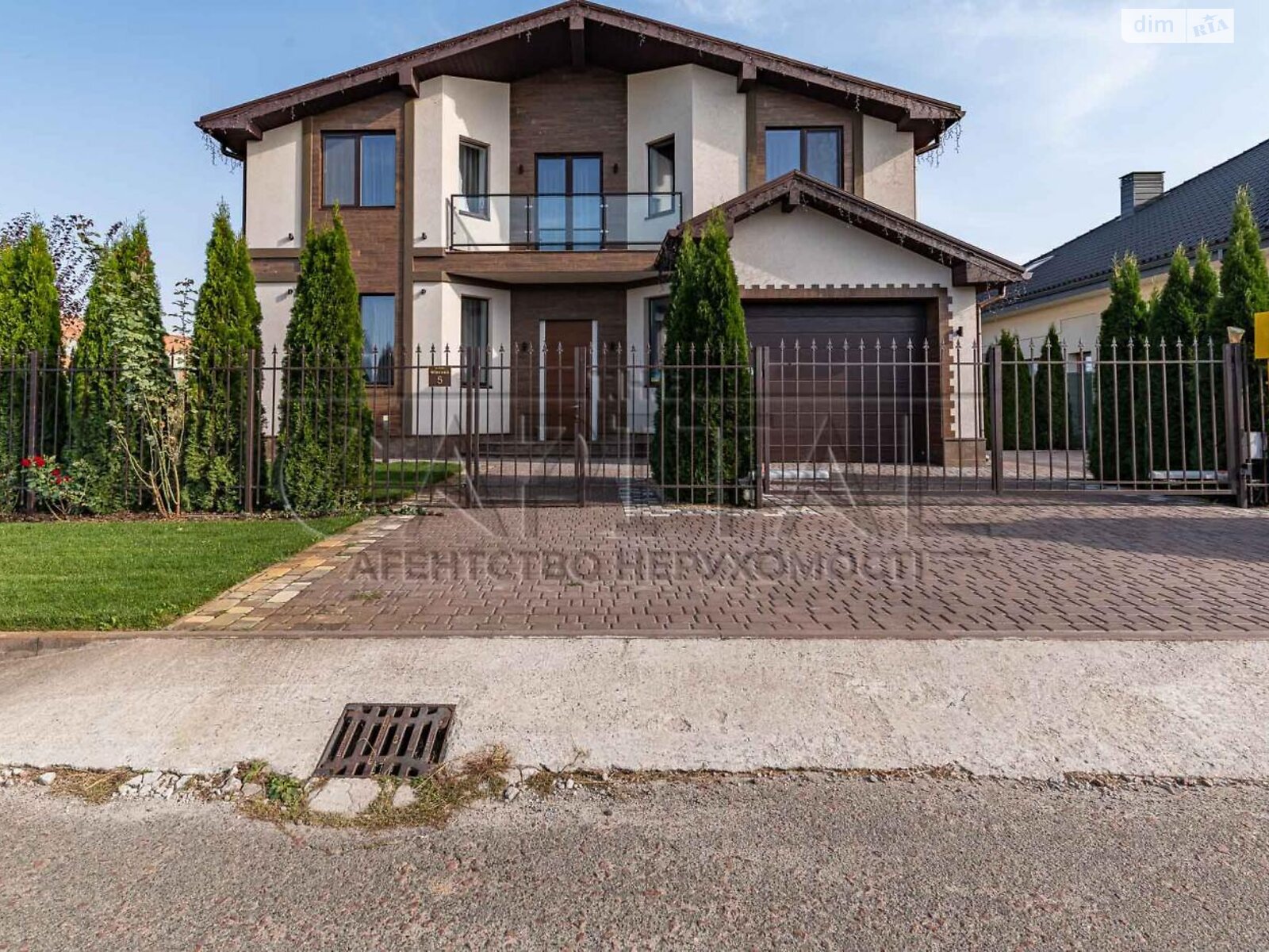 двухэтажный дом с балконом, 251 кв. м, кирпич. Продажа в Бобрице фото 1 двухэтажный дом с балконом, 251 кв. м, кирпич. Продажа в Бобрице фото 1