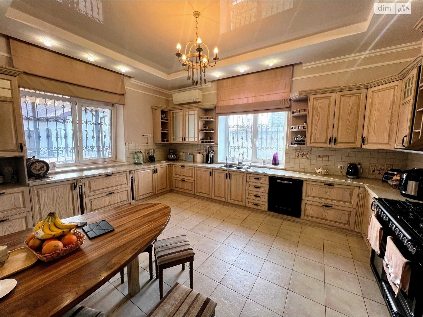 триповерховий будинок з верандою, 495.2 кв. м, цегла. Продаж у Бобриці фото 1 триповерховий будинок з верандою, 495.2 кв. м, цегла. Продаж у Бобриці фото 1