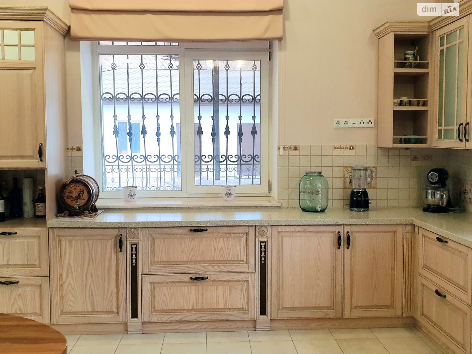 триповерховий будинок з верандою, 495.2 кв. м, цегла. Продаж у Бобриці фото 1 триповерховий будинок з верандою, 495.2 кв. м, цегла. Продаж у Бобриці фото 1