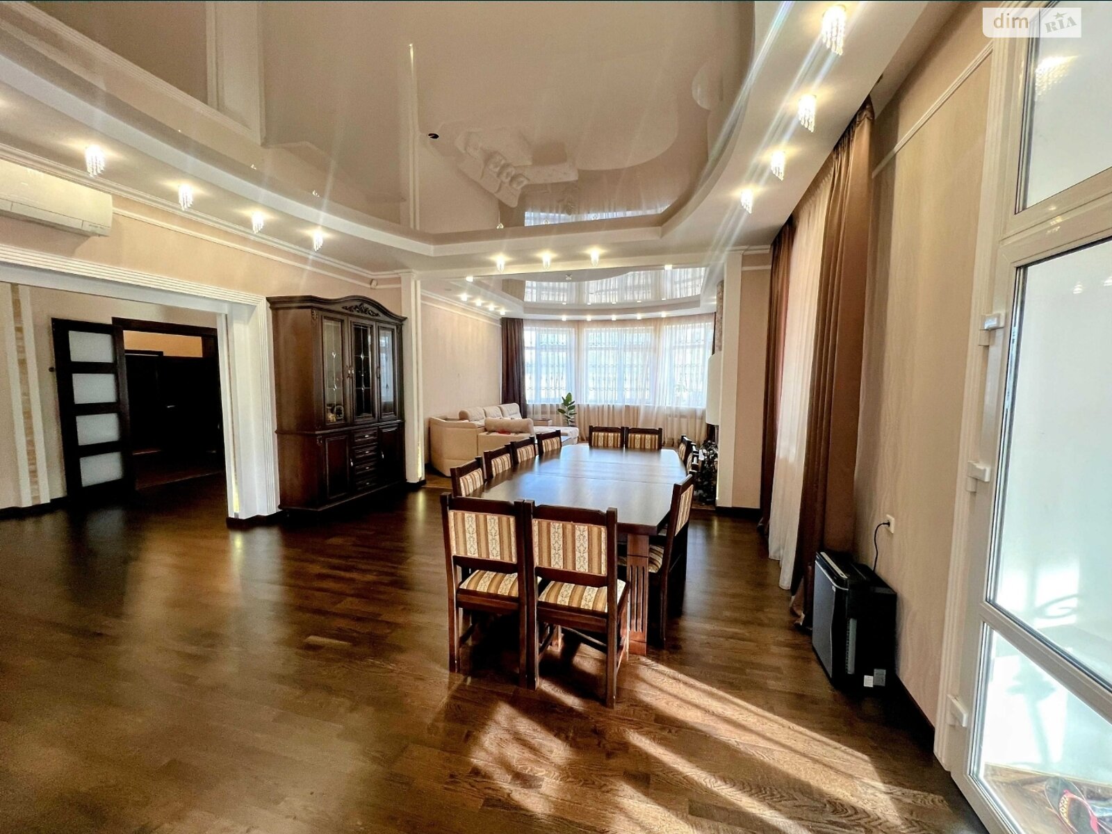 триповерховий будинок з верандою, 495.2 кв. м, цегла. Продаж у Бобриці фото 1 триповерховий будинок з верандою, 495.2 кв. м, цегла. Продаж у Бобриці фото 1