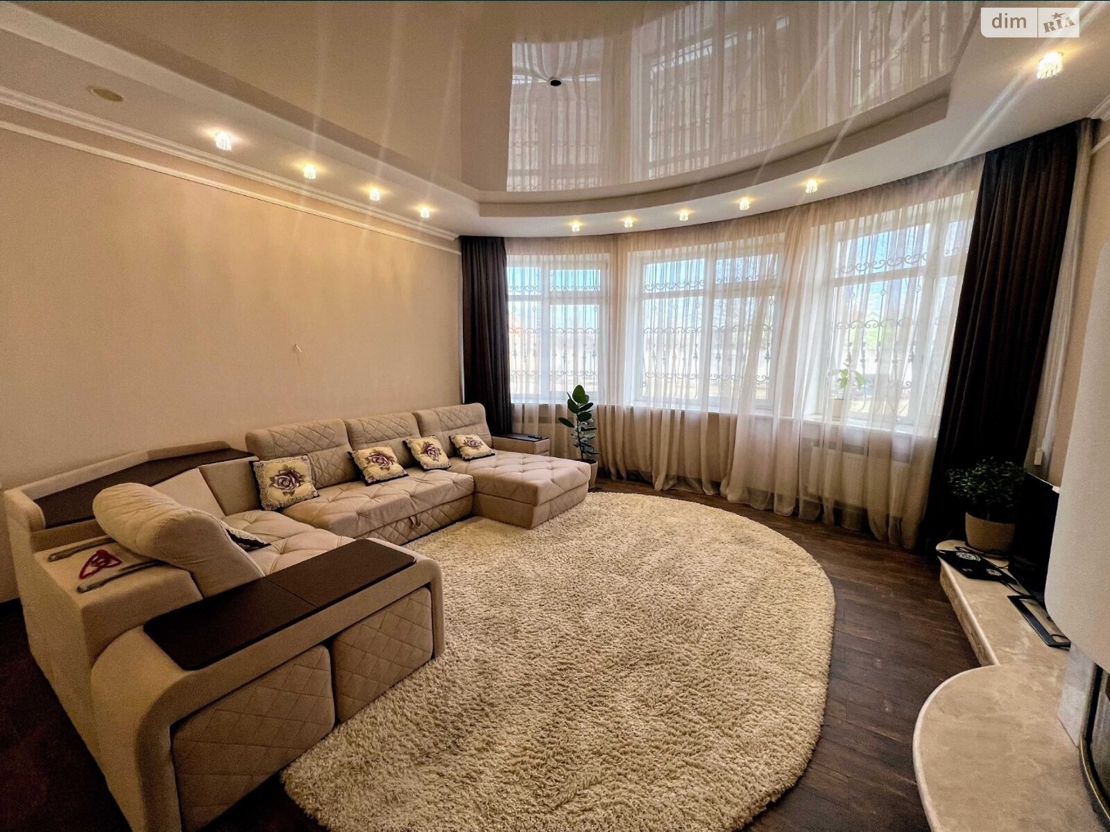 триповерховий будинок з верандою, 495.2 кв. м, цегла. Продаж у Бобриці фото 1 триповерховий будинок з верандою, 495.2 кв. м, цегла. Продаж у Бобриці фото 1