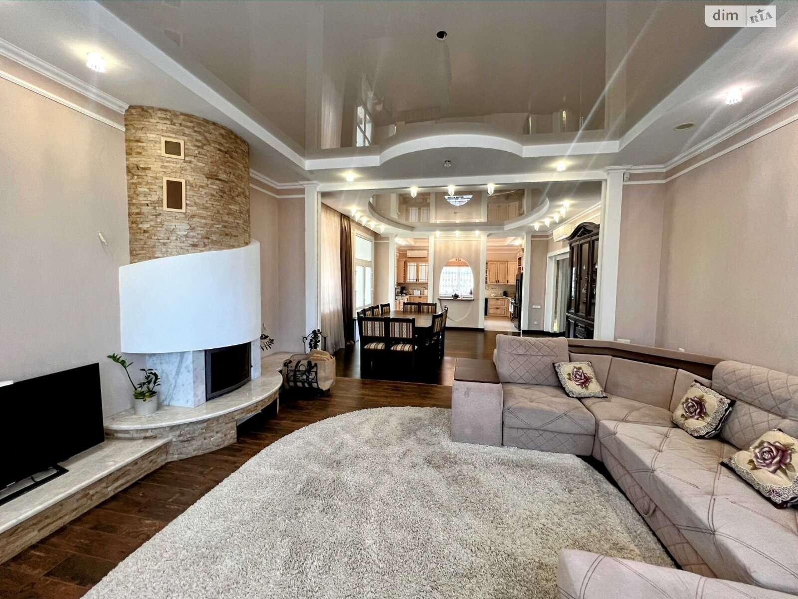триповерховий будинок з верандою, 495.2 кв. м, цегла. Продаж у Бобриці фото 1 триповерховий будинок з верандою, 495.2 кв. м, цегла. Продаж у Бобриці фото 1