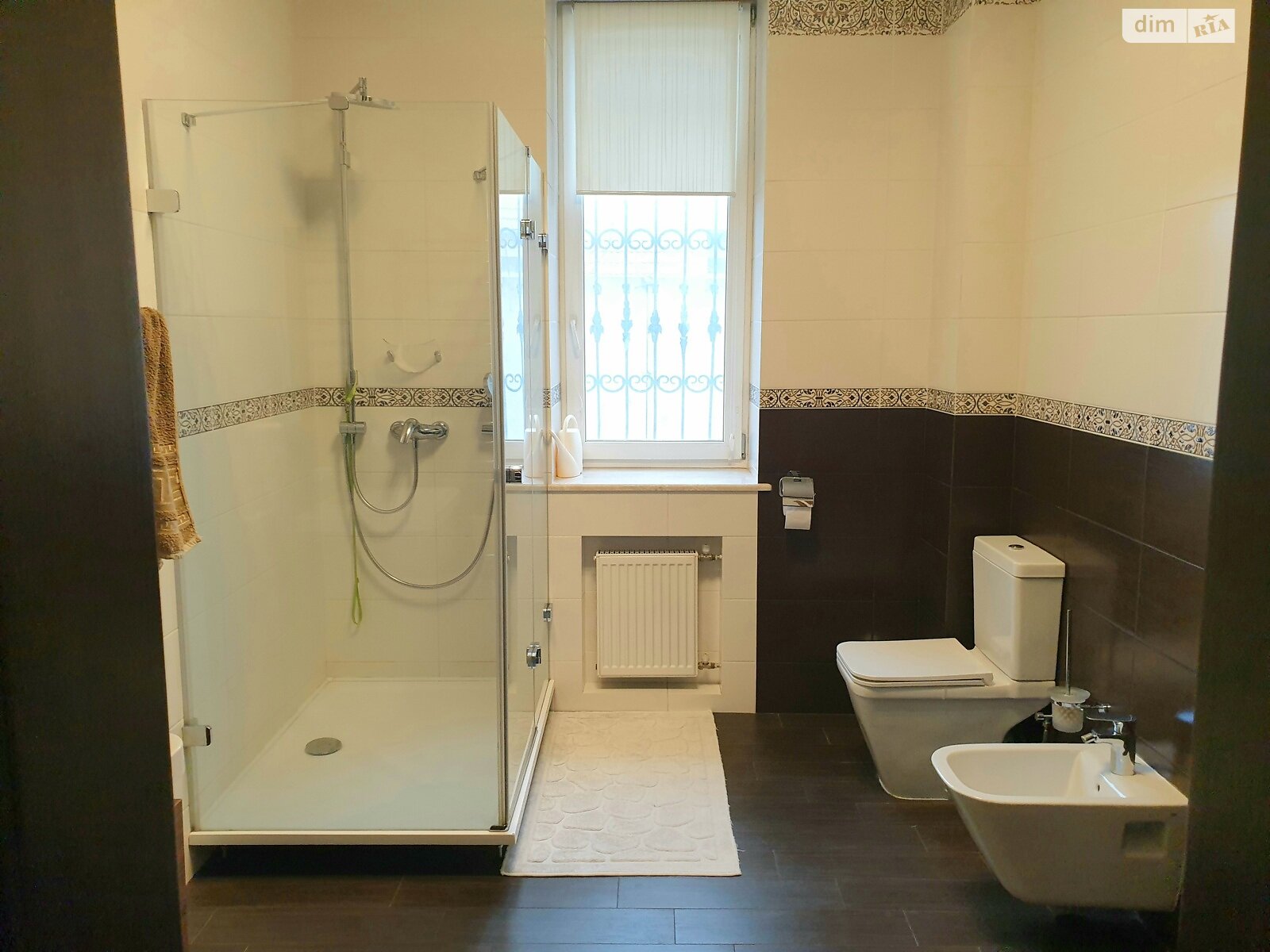 триповерховий будинок з верандою, 495.2 кв. м, цегла. Продаж у Бобриці фото 1 триповерховий будинок з верандою, 495.2 кв. м, цегла. Продаж у Бобриці фото 1
