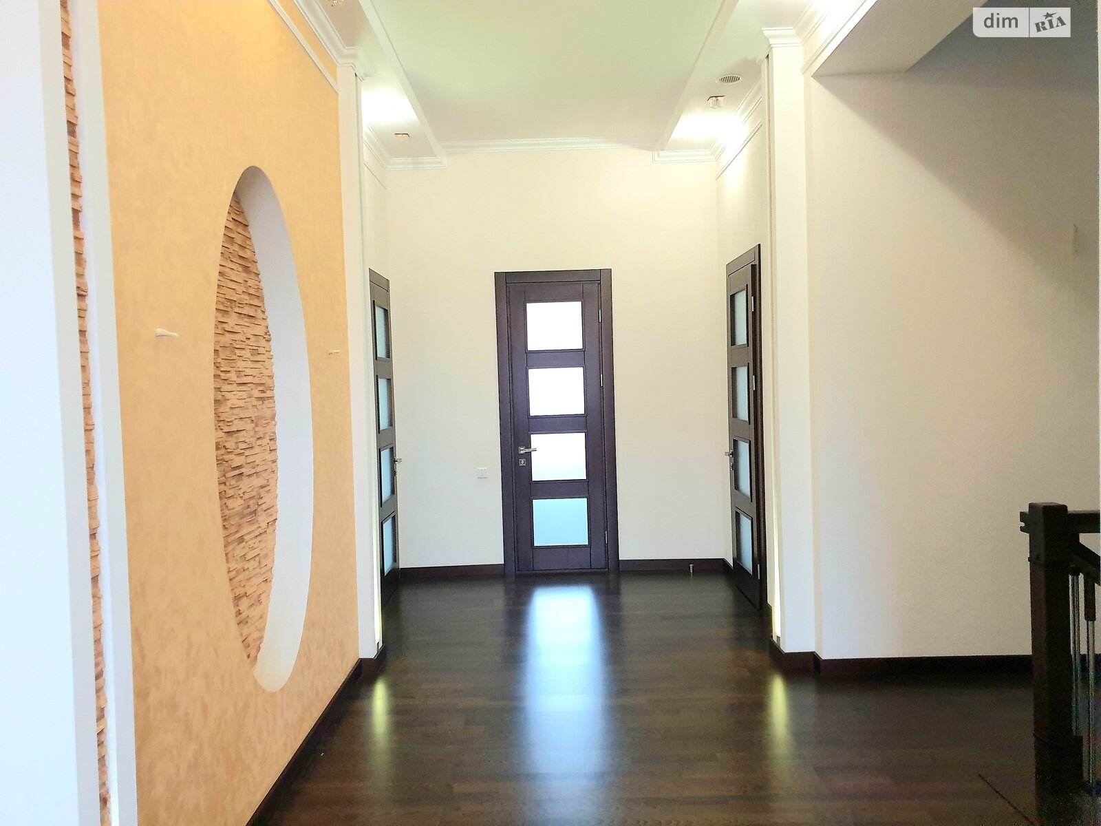триповерховий будинок з верандою, 495.2 кв. м, цегла. Продаж у Бобриці фото 1 триповерховий будинок з верандою, 495.2 кв. м, цегла. Продаж у Бобриці фото 1