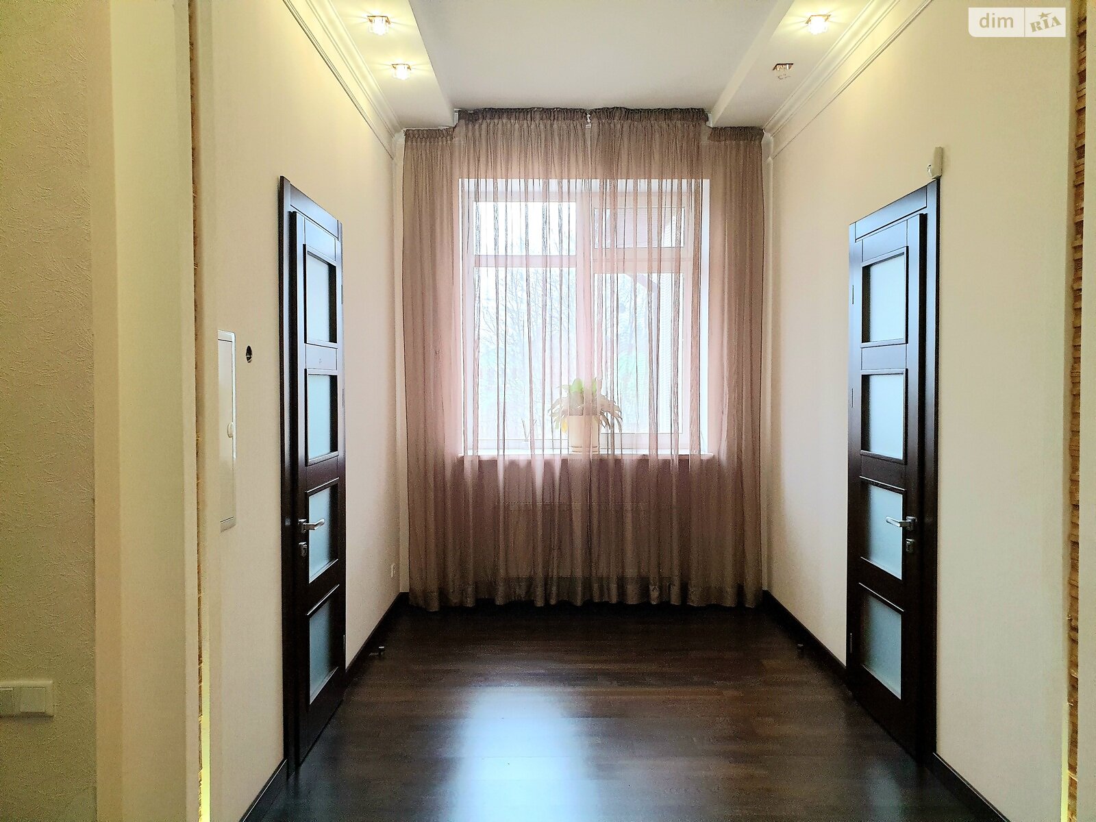 триповерховий будинок з верандою, 495.2 кв. м, цегла. Продаж у Бобриці фото 1 триповерховий будинок з верандою, 495.2 кв. м, цегла. Продаж у Бобриці фото 1
