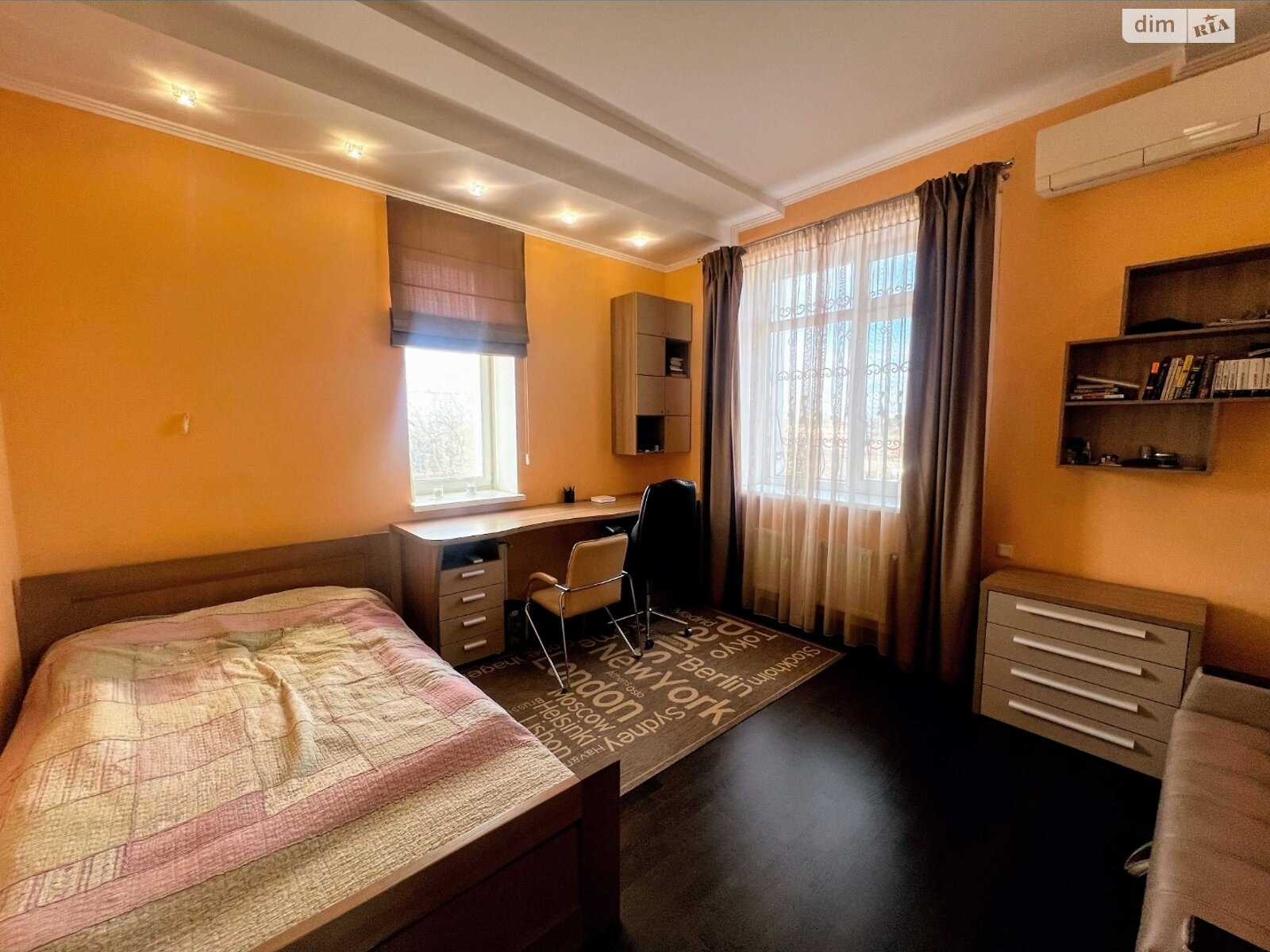 триповерховий будинок з верандою, 495.2 кв. м, цегла. Продаж у Бобриці фото 1 триповерховий будинок з верандою, 495.2 кв. м, цегла. Продаж у Бобриці фото 1