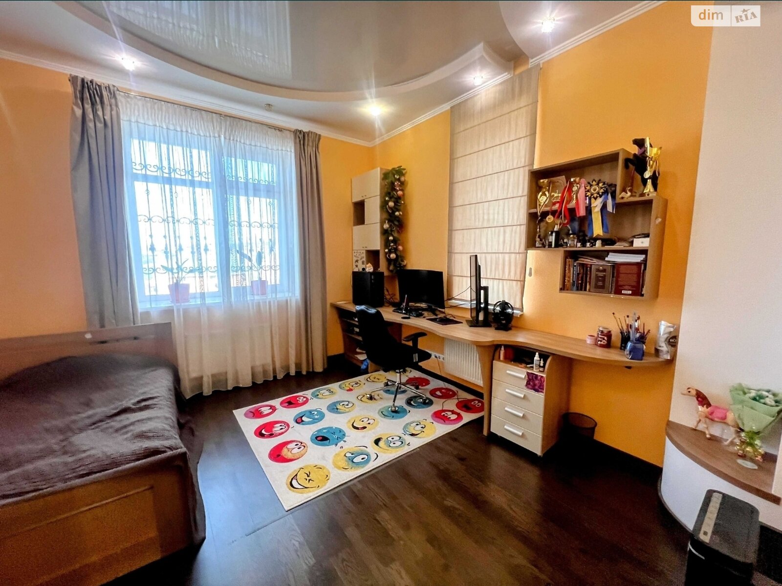 триповерховий будинок з верандою, 495.2 кв. м, цегла. Продаж у Бобриці фото 1 триповерховий будинок з верандою, 495.2 кв. м, цегла. Продаж у Бобриці фото 1