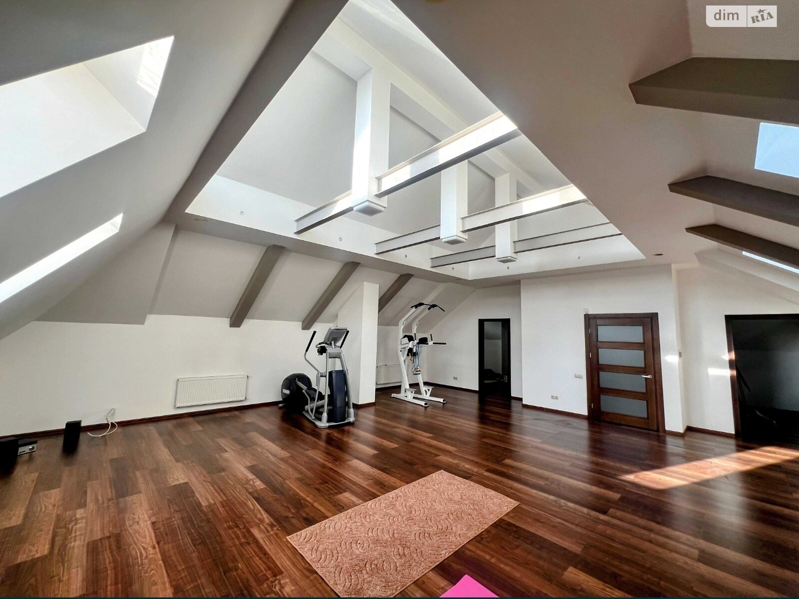 триповерховий будинок з верандою, 495.2 кв. м, цегла. Продаж у Бобриці фото 1 триповерховий будинок з верандою, 495.2 кв. м, цегла. Продаж у Бобриці фото 1