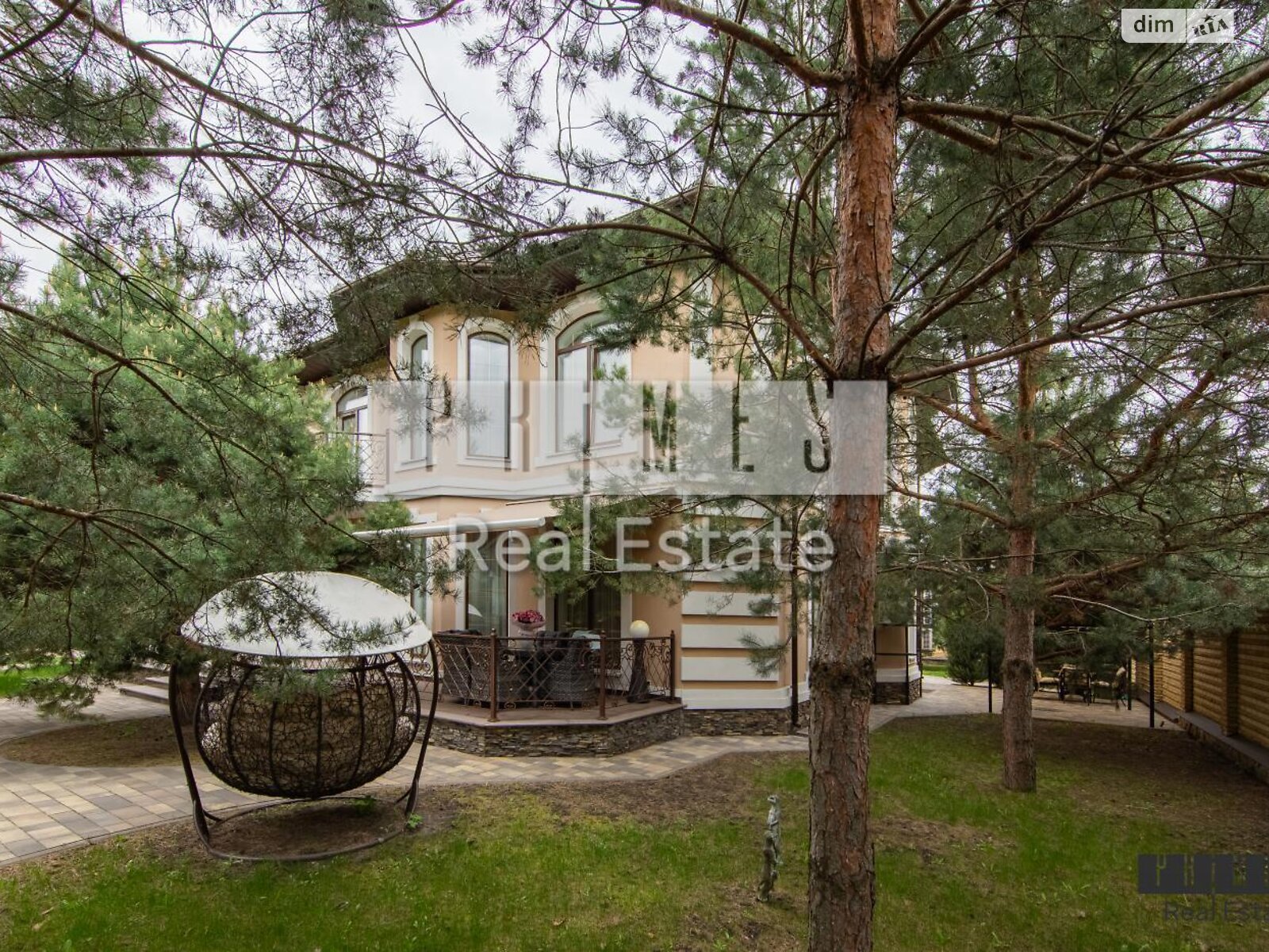 трехэтажный дом с верандой, 388 кв. м, кирпич. Продажа в Бобрице фото 1 трехэтажный дом с верандой, 388 кв. м, кирпич. Продажа в Бобрице фото 1