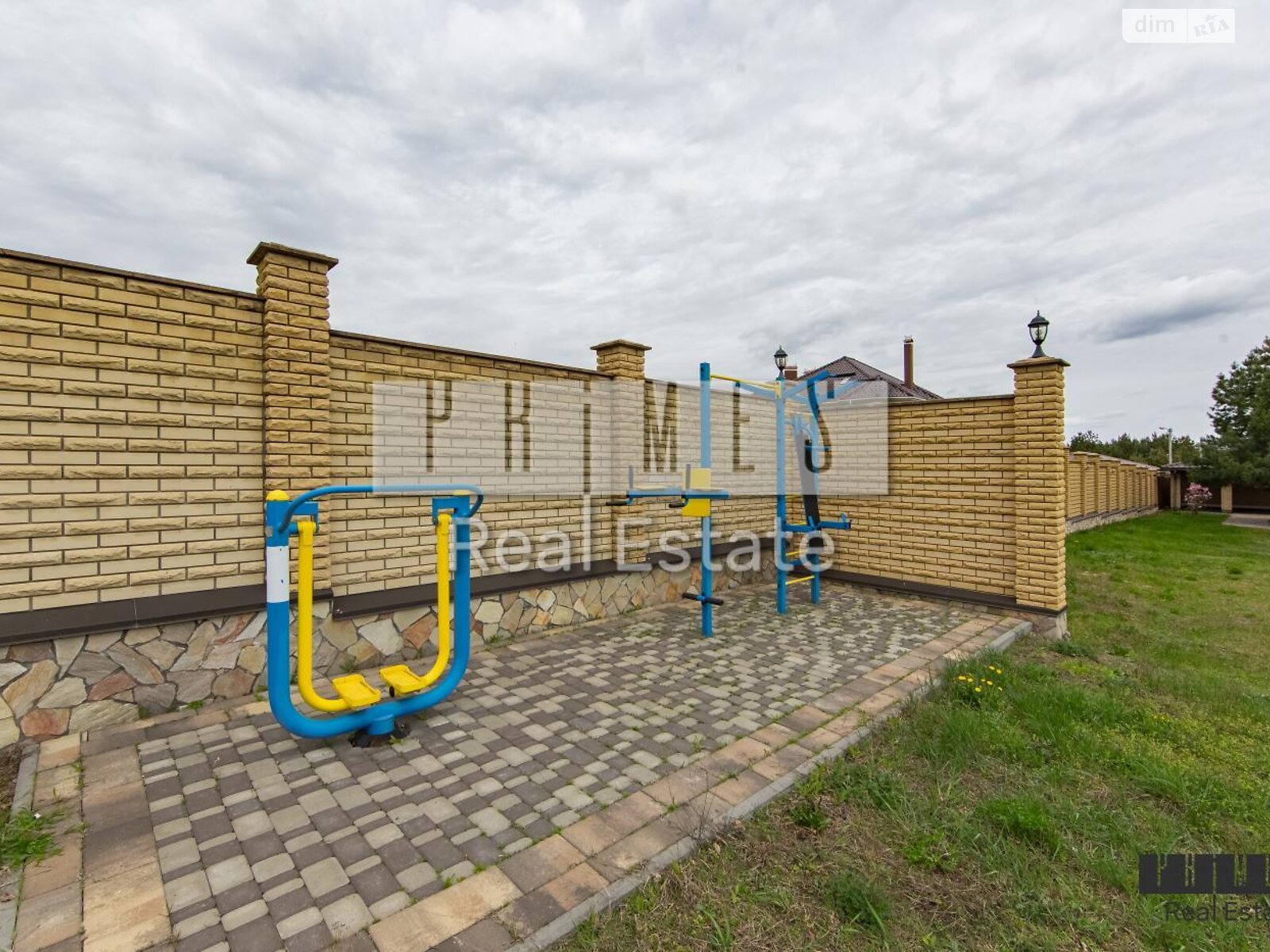 трехэтажный дом с верандой, 388 кв. м, кирпич. Продажа в Бобрице фото 1 трехэтажный дом с верандой, 388 кв. м, кирпич. Продажа в Бобрице фото 1
