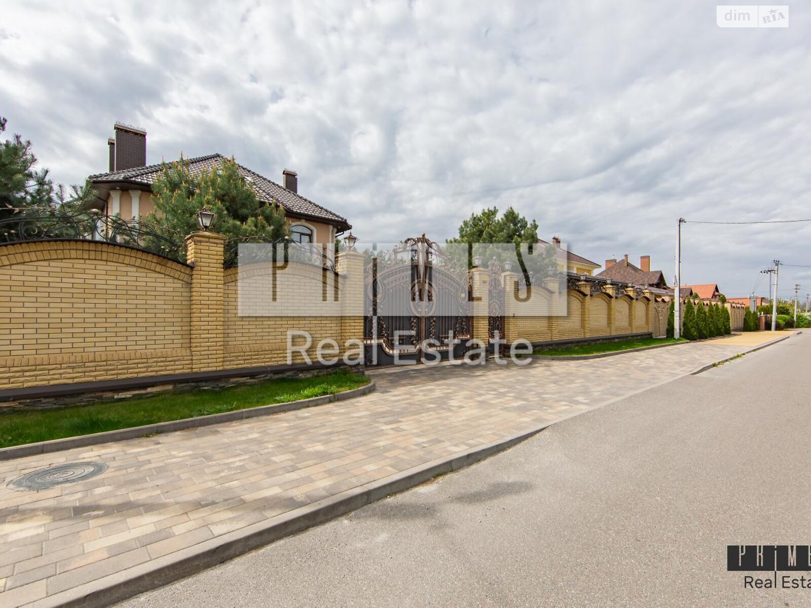 трехэтажный дом с верандой, 388 кв. м, кирпич. Продажа в Бобрице фото 1 трехэтажный дом с верандой, 388 кв. м, кирпич. Продажа в Бобрице фото 1
