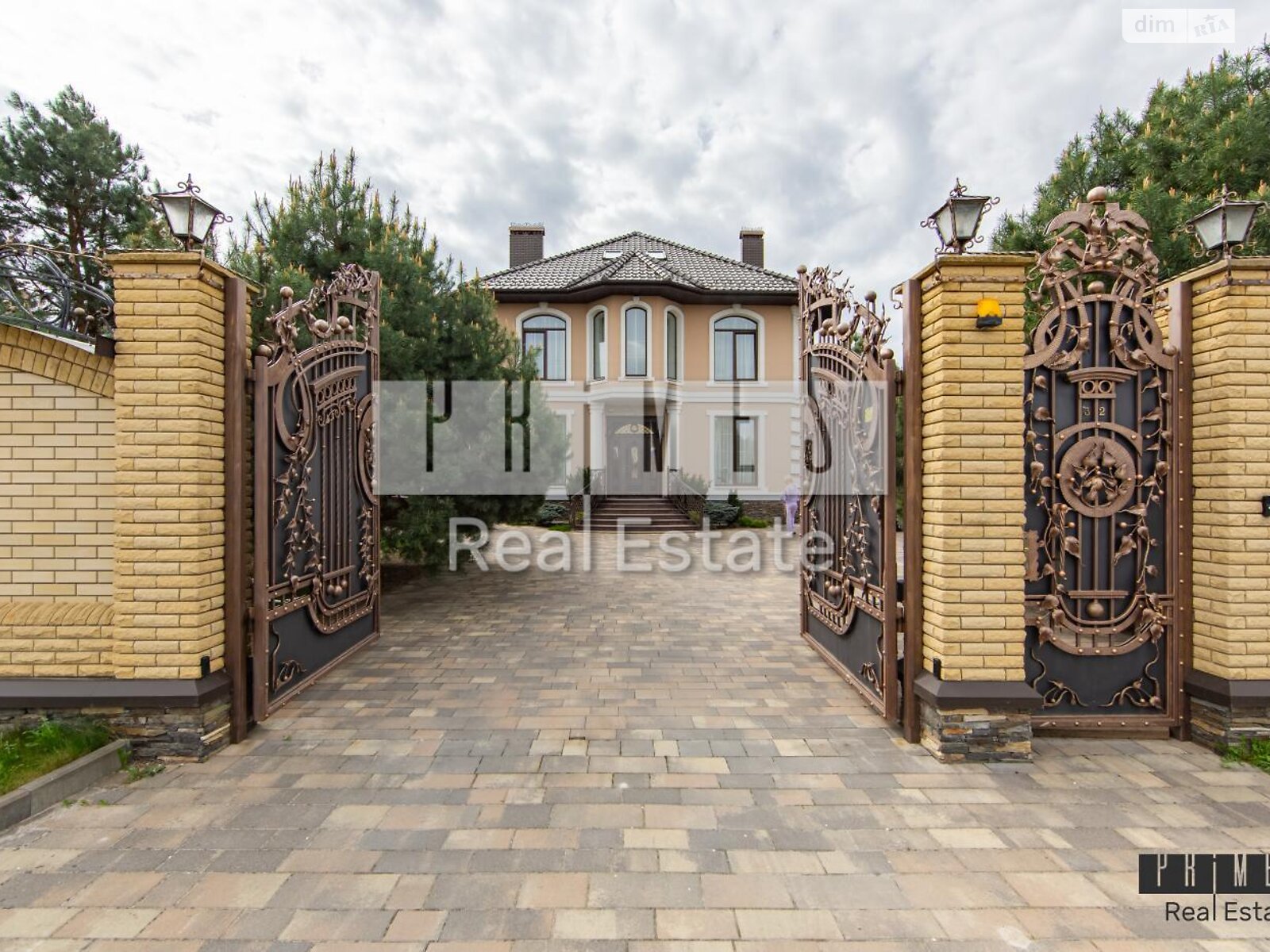 трехэтажный дом с верандой, 388 кв. м, кирпич. Продажа в Бобрице фото 1 трехэтажный дом с верандой, 388 кв. м, кирпич. Продажа в Бобрице фото 1