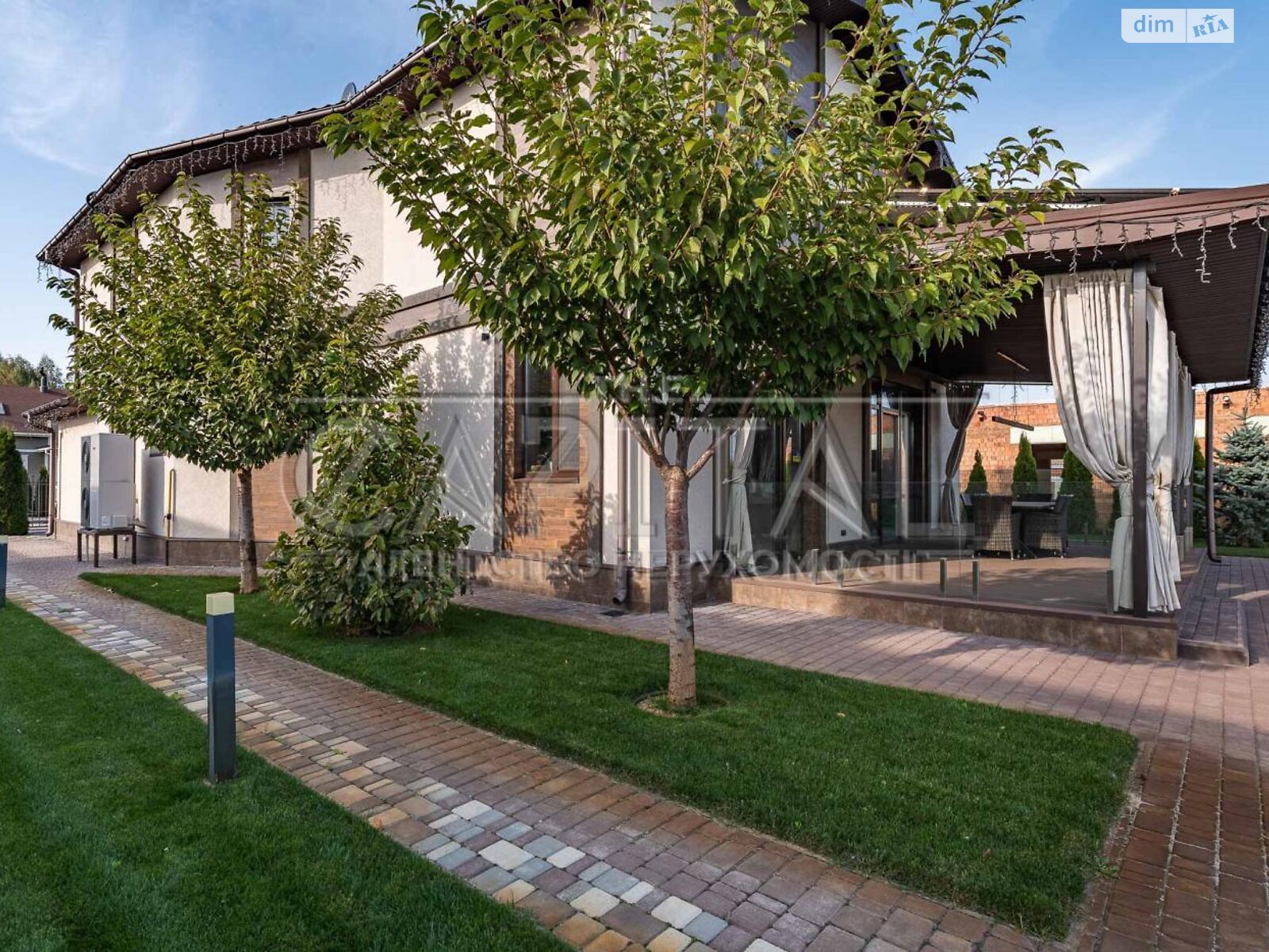 двухэтажный дом с балконом, 251 кв. м, кирпич. Продажа в Бобрице фото 1 двухэтажный дом с балконом, 251 кв. м, кирпич. Продажа в Бобрице фото 1