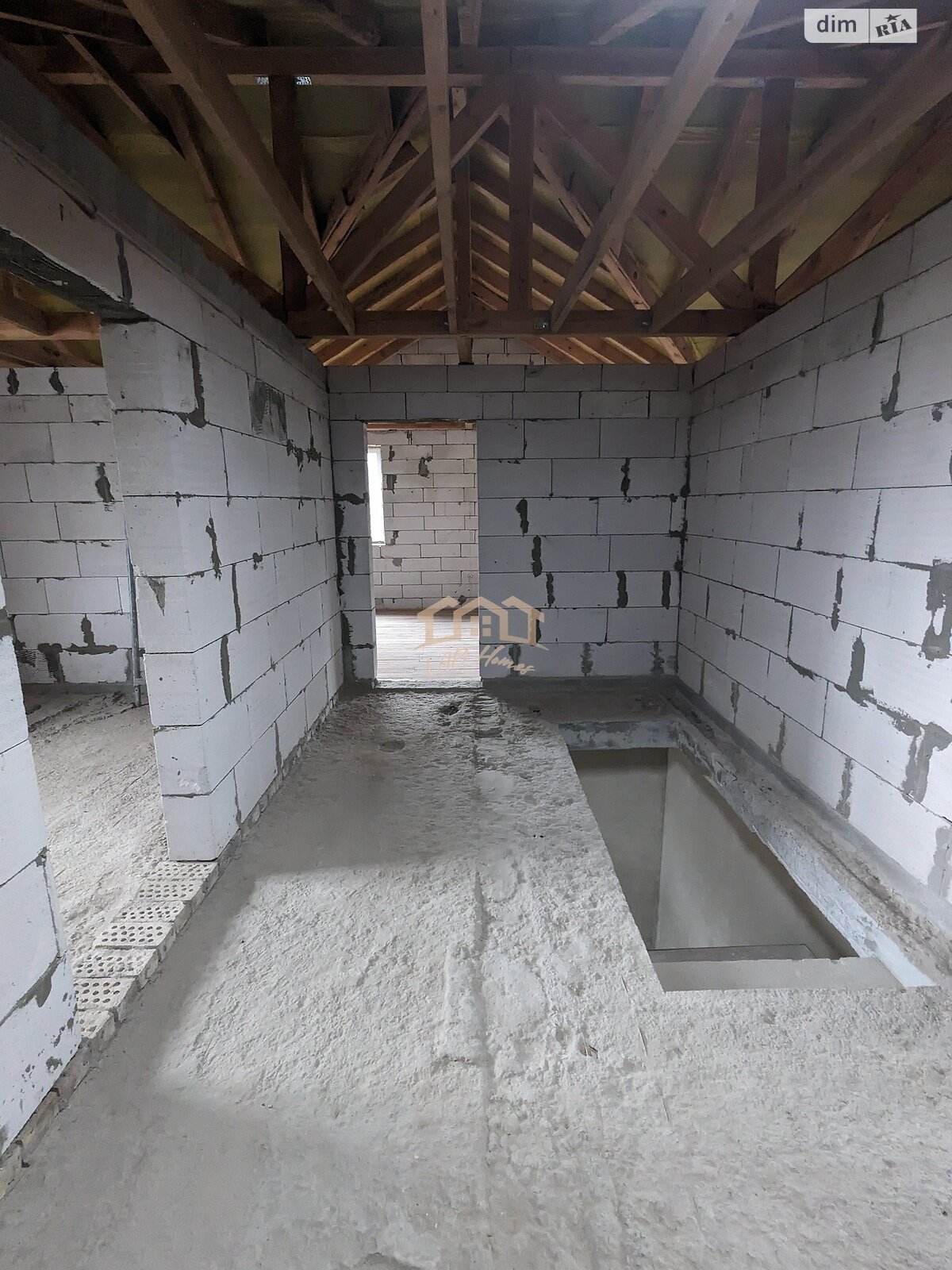 трехэтажный дом с верандой, 205 кв. м, кирпич. Продажа в Бобрице фото 1