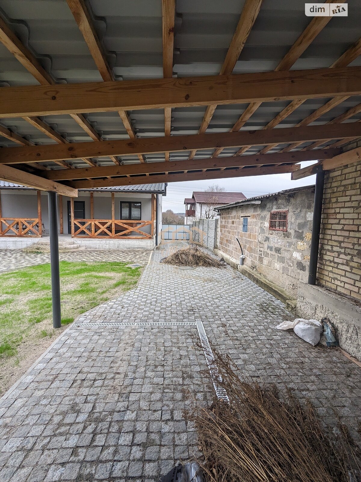 трехэтажный дом с верандой, 205 кв. м, кирпич. Продажа в Бобрице фото 1