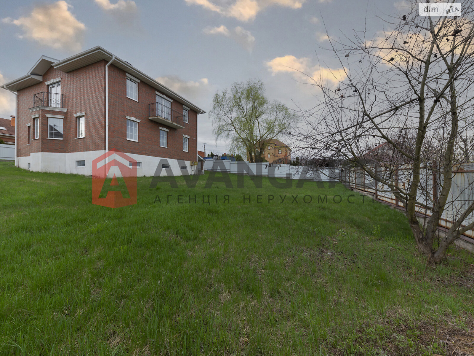 двухэтажный дом, 310 кв. м, кирпич. Продажа в Бобрице фото 1 двухэтажный дом, 310 кв. м, кирпич. Продажа в Бобрице фото 1
