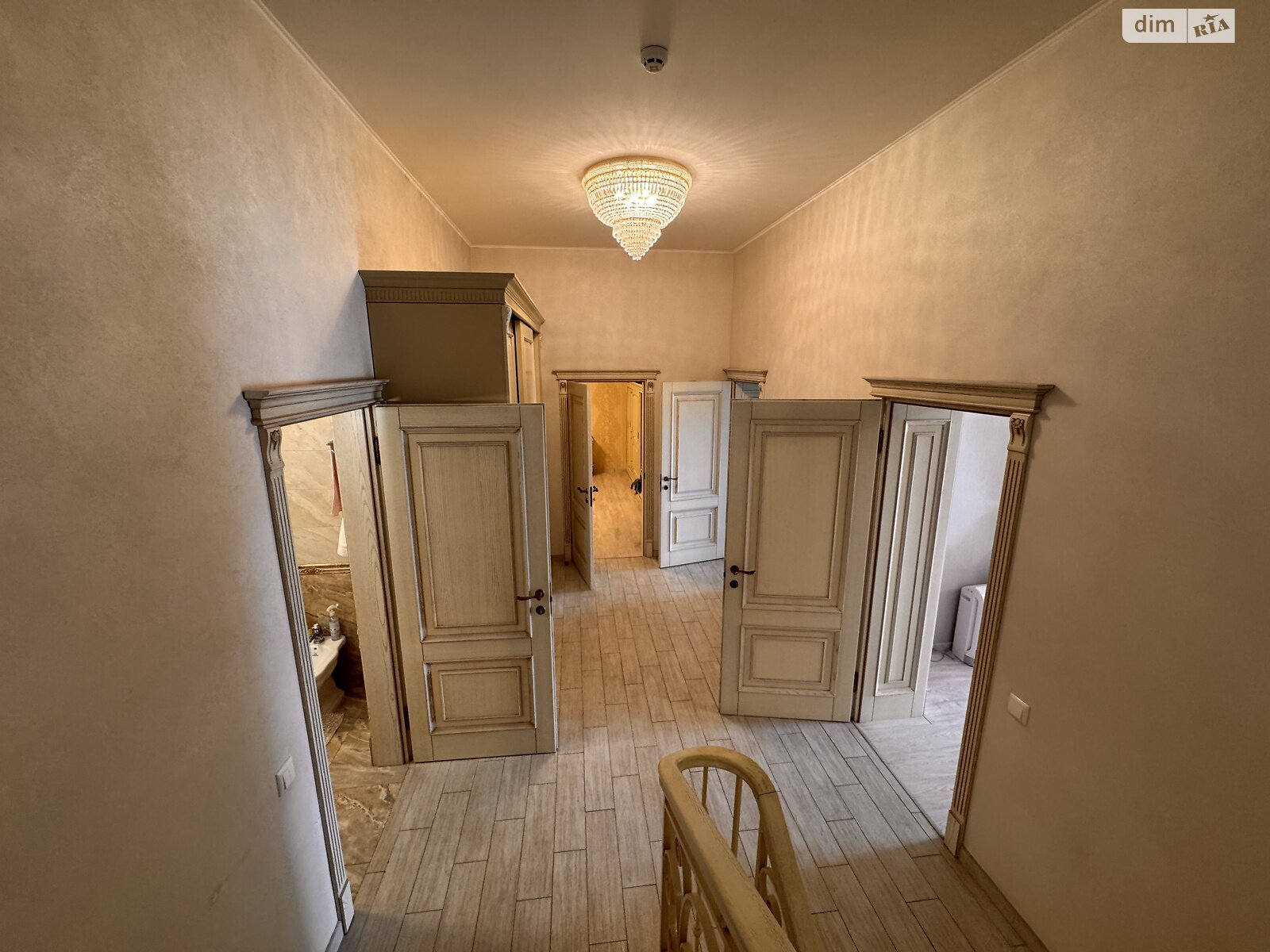 двухэтажный дом с гаражом, 490 кв. м, кирпич. Продажа в Бобрице фото 1 двухэтажный дом с гаражом, 490 кв. м, кирпич. Продажа в Бобрице фото 1