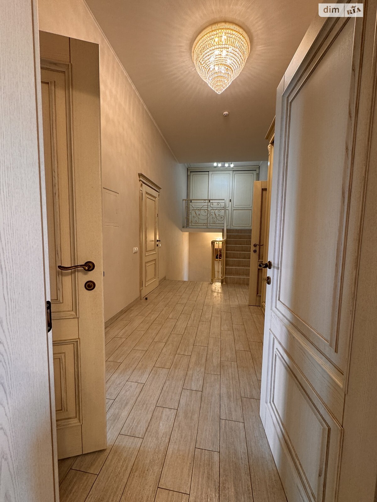 двухэтажный дом с гаражом, 490 кв. м, кирпич. Продажа в Бобрице фото 1 двухэтажный дом с гаражом, 490 кв. м, кирпич. Продажа в Бобрице фото 1
